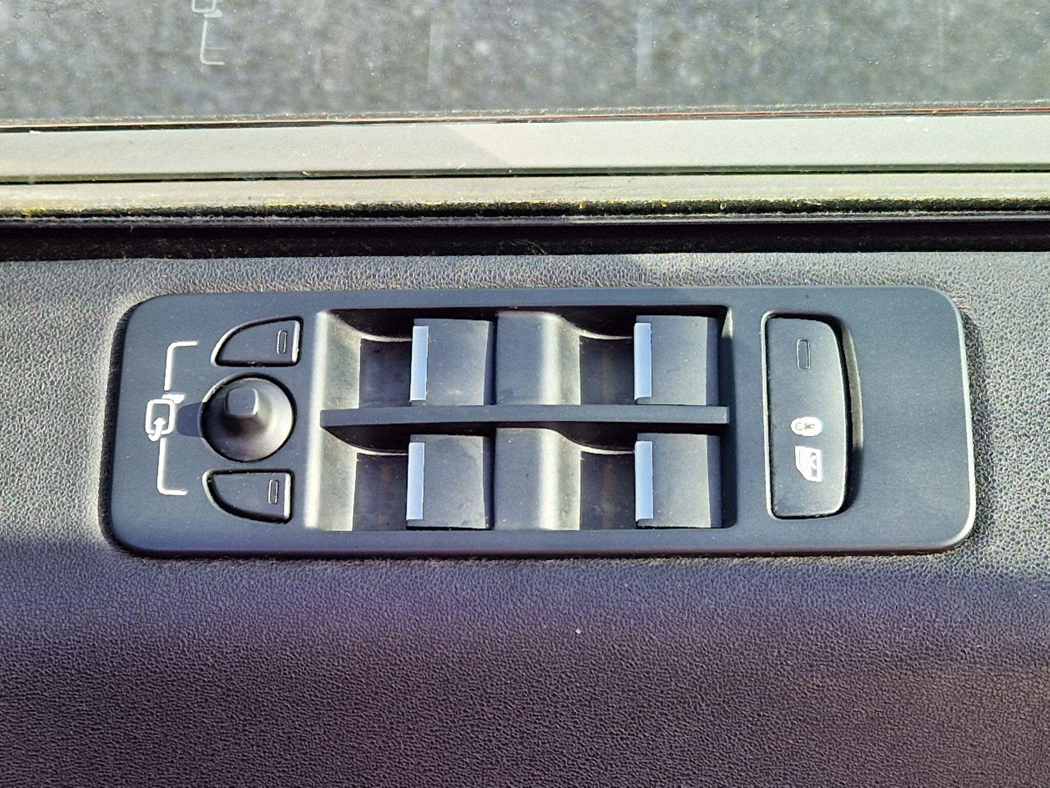 Land Rover DISCOVERY SPORT - Image 32