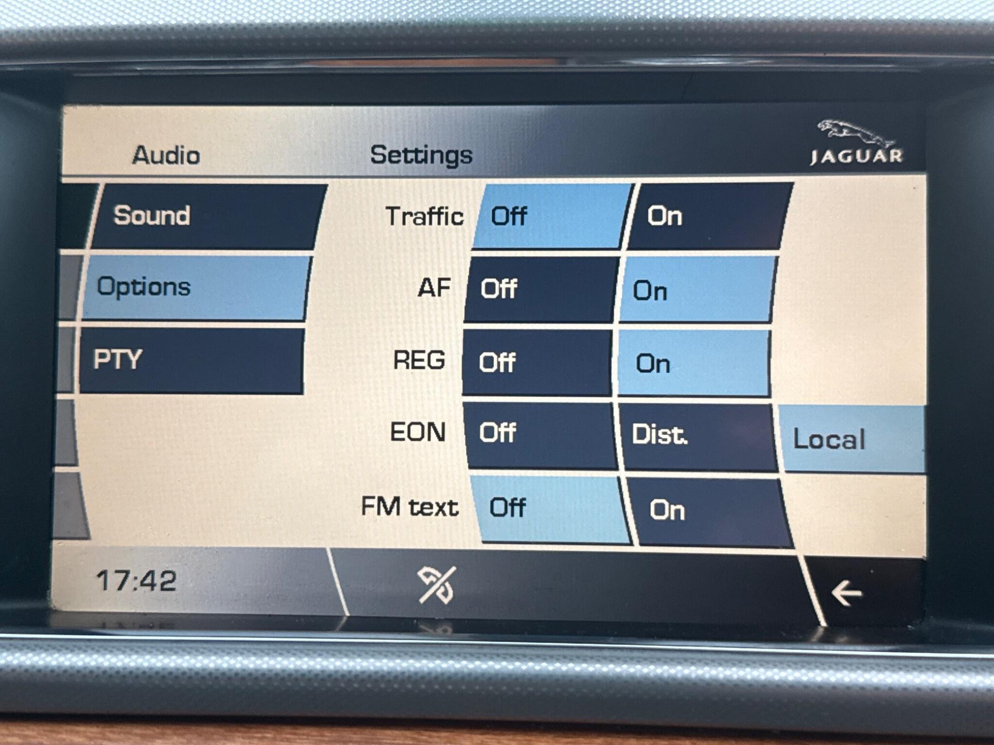 Jaguar XF - Image 31