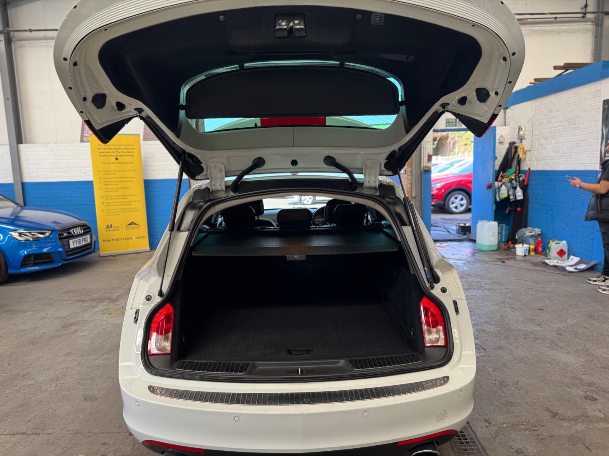 Vauxhall Insignia - Image 35