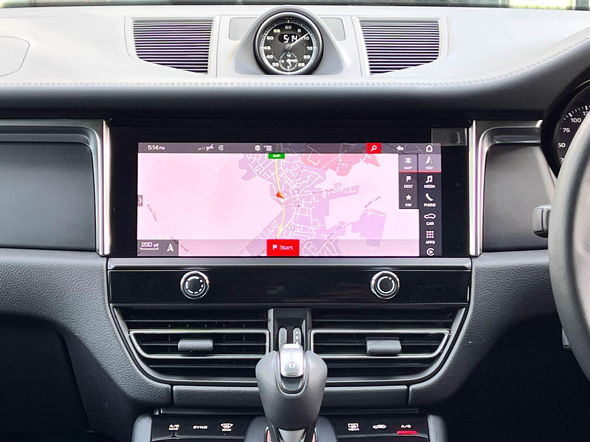Porsche Macan - Image 14