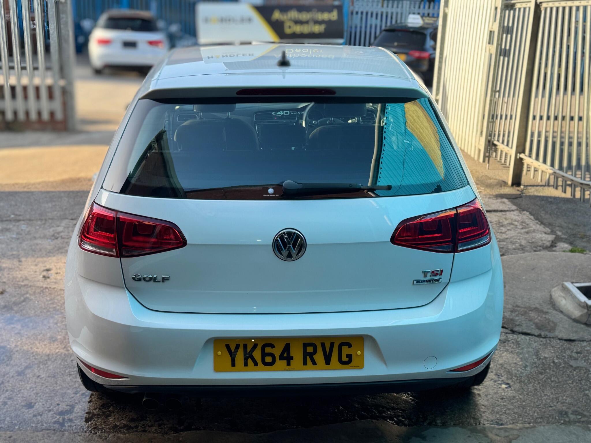 Volkswagen Golf - Image 30