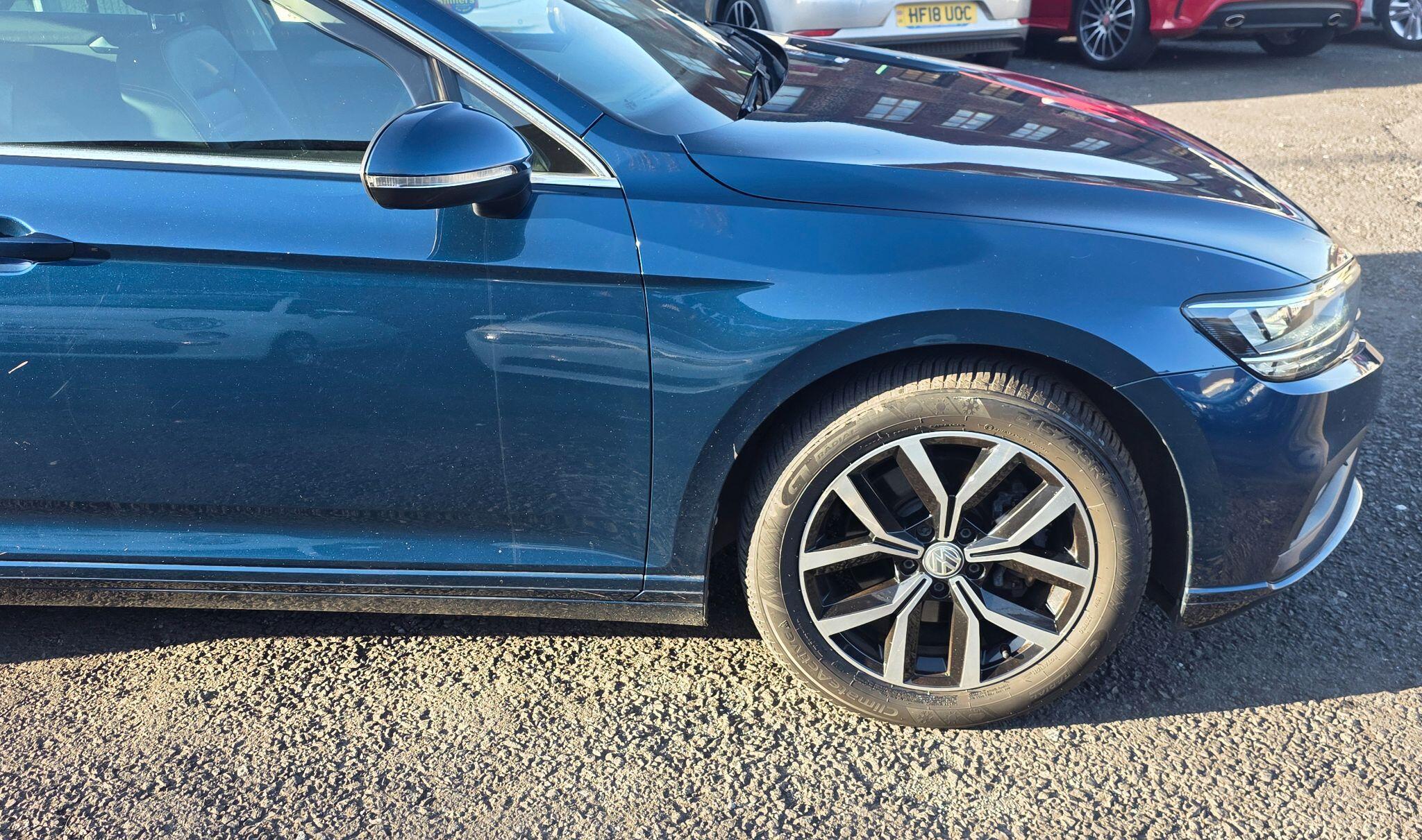 Volkswagen Passat - Image 9