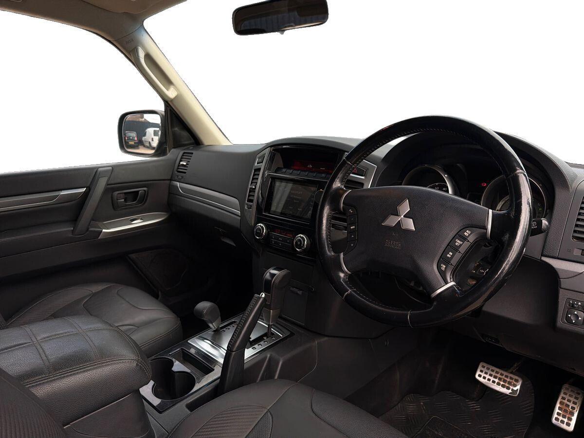 Mitsubishi Shogun - Image 15