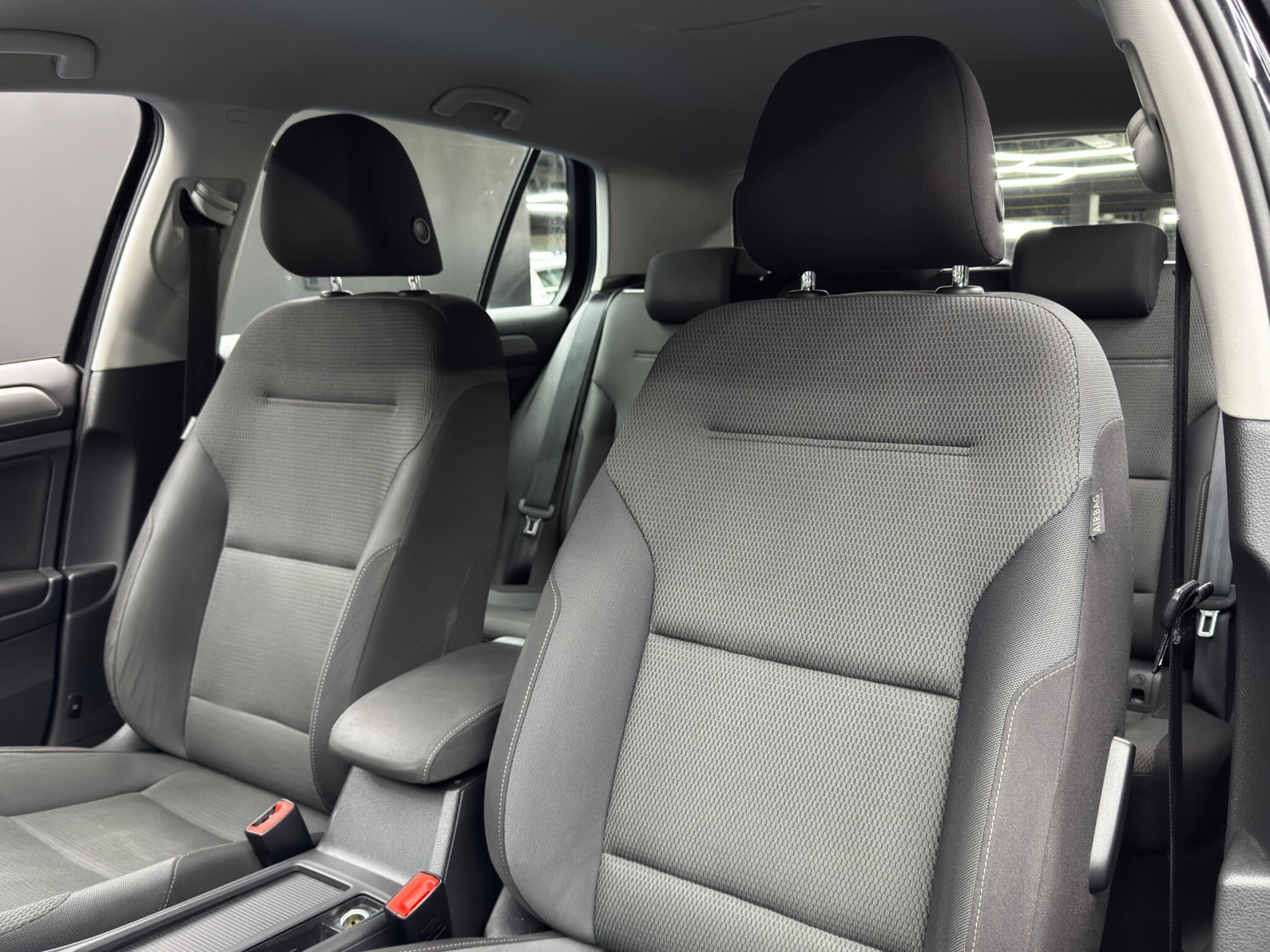 Volkswagen Golf - Image 13