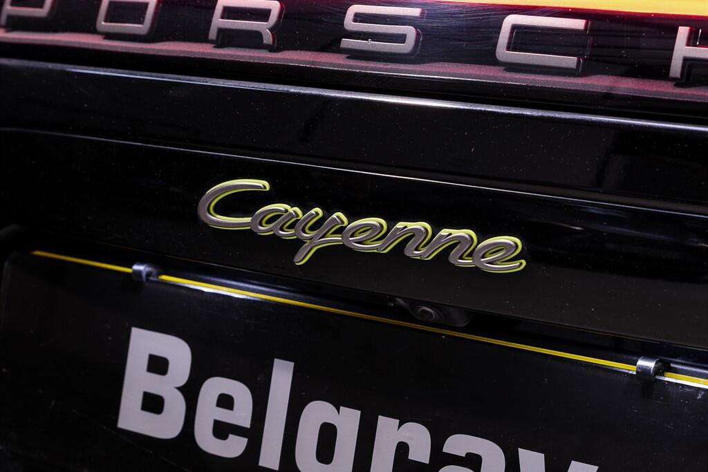 Porsche Cayenne - Image 13