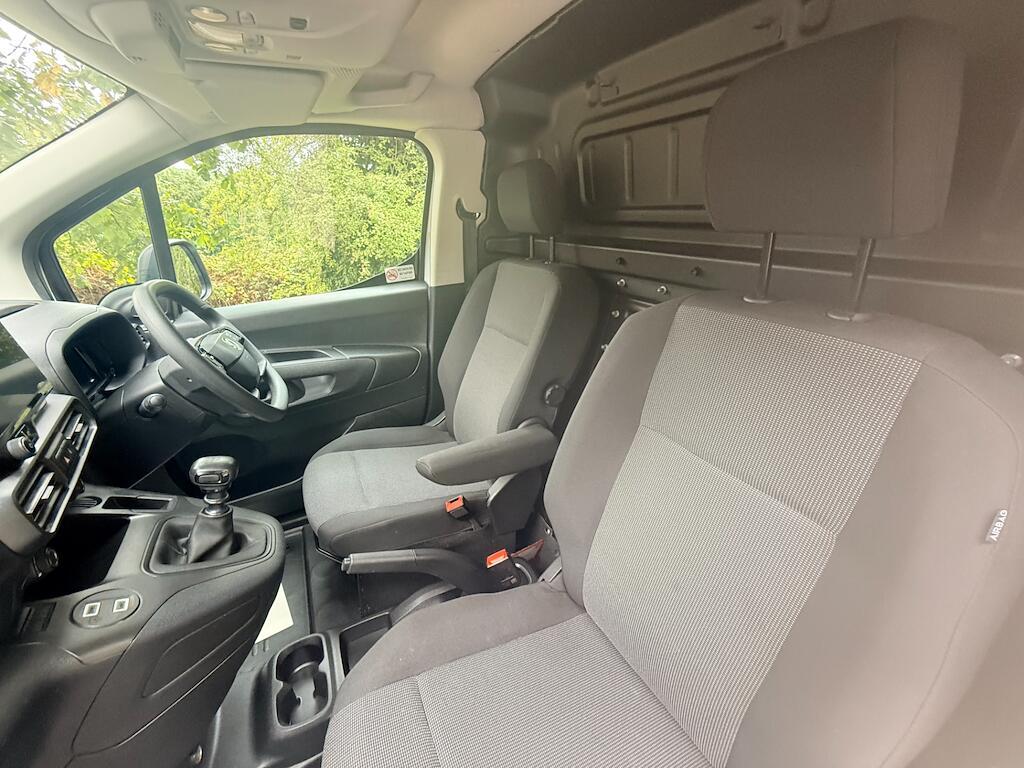 Vauxhall Combo - Image 17