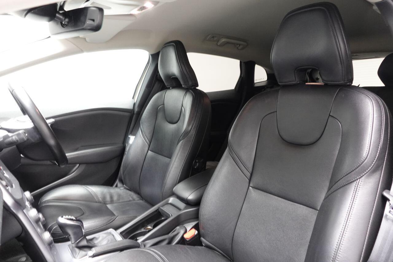 Volvo V40 - Image 17