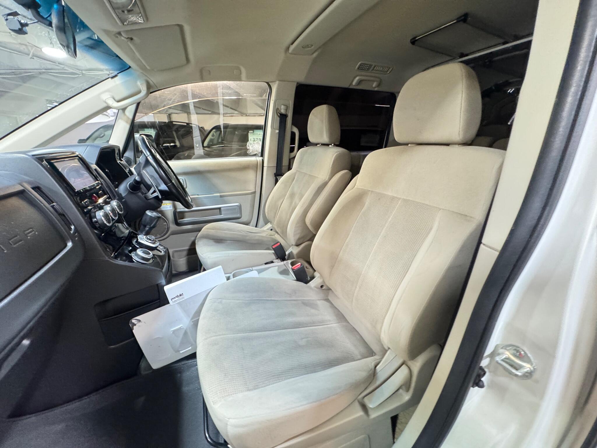Mitsubishi Delica - Image 10