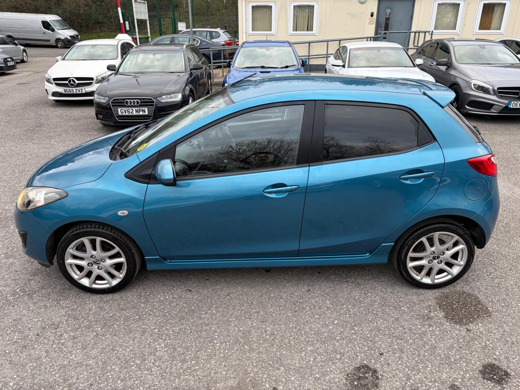 Mazda MAZDA2 - Image 8