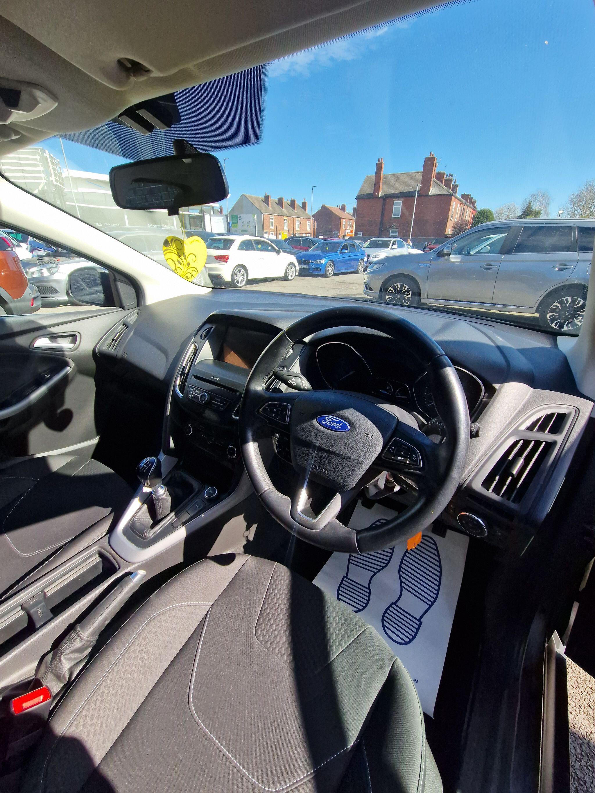 Ford Focus - Image 29