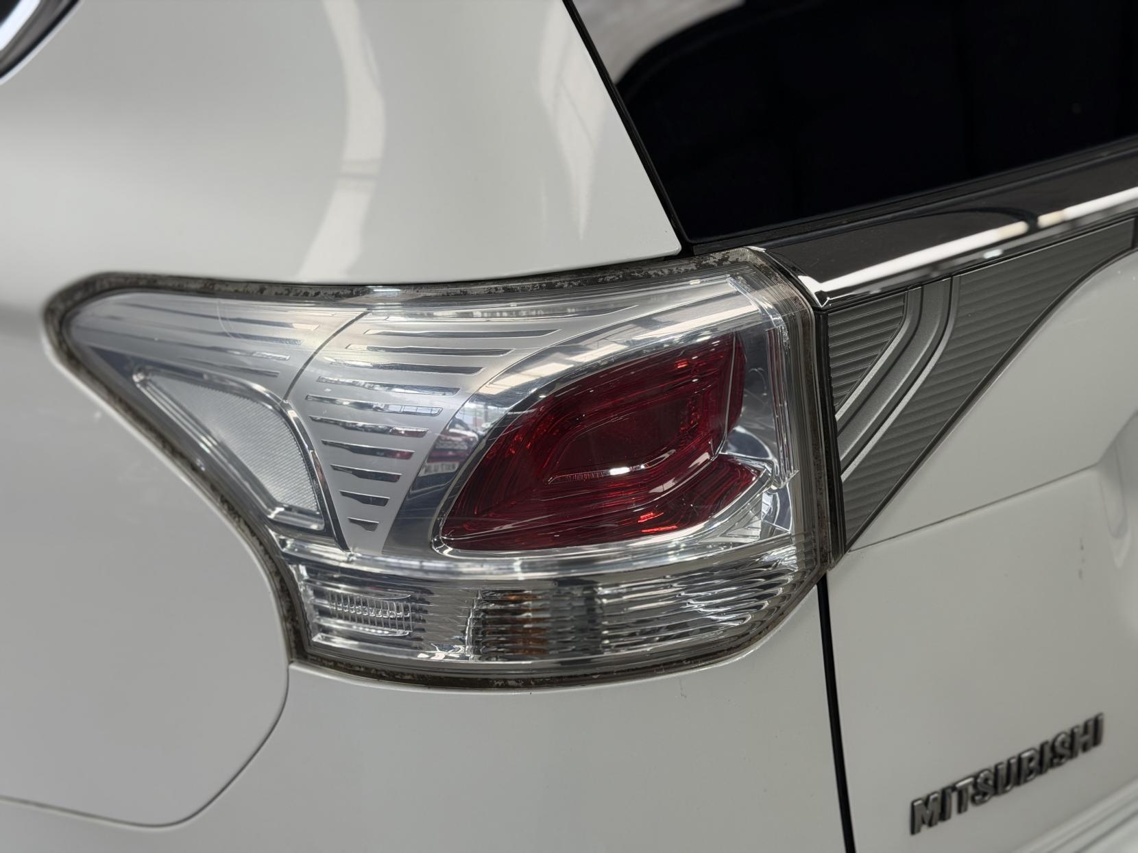 Mitsubishi Outlander - Image 13