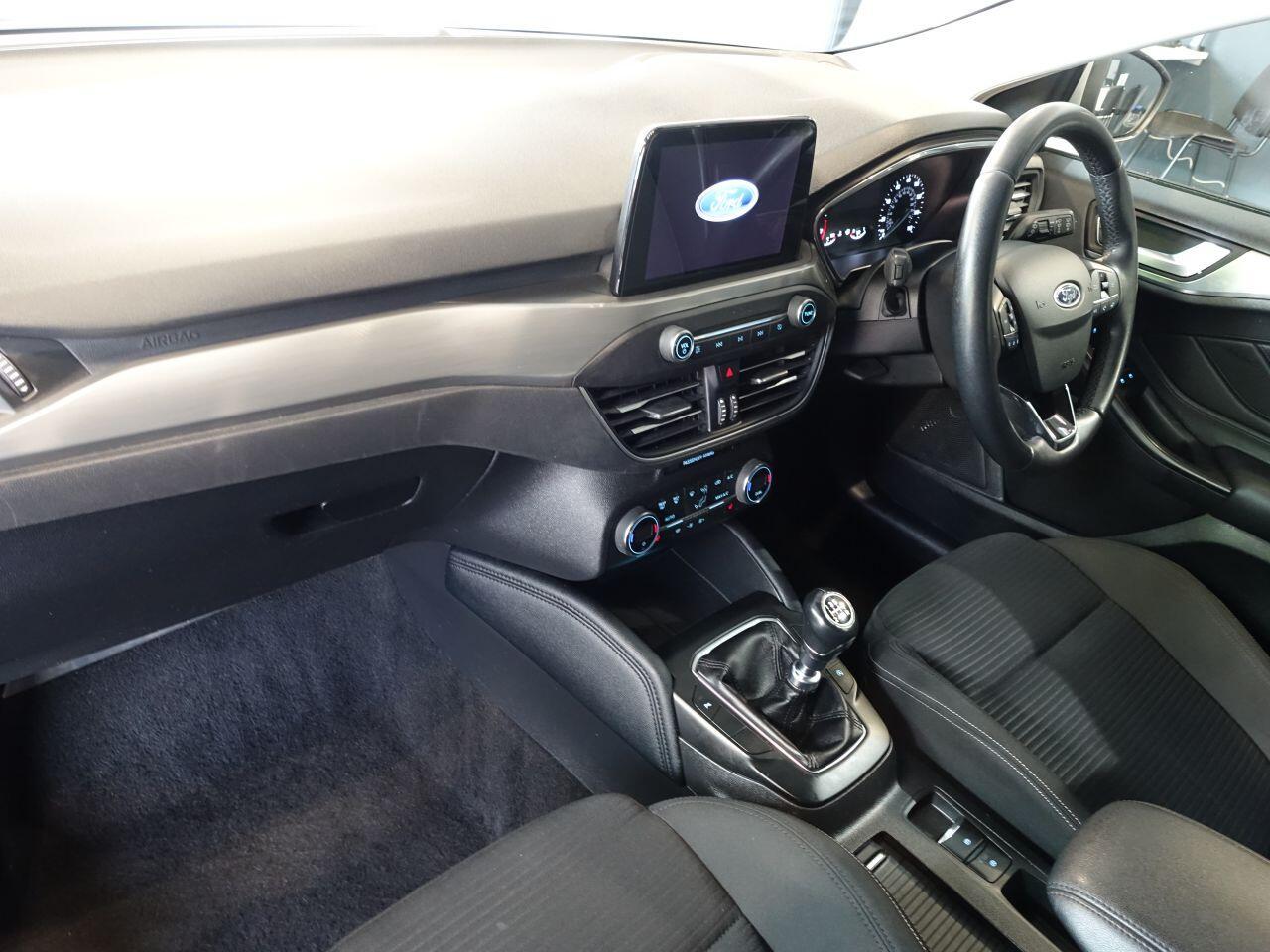 Ford Focus - Image 11