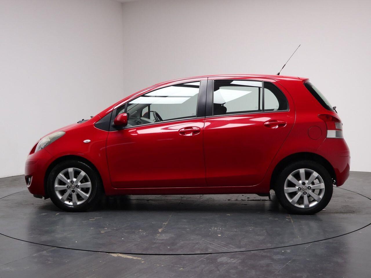 Toyota Yaris - Image 8