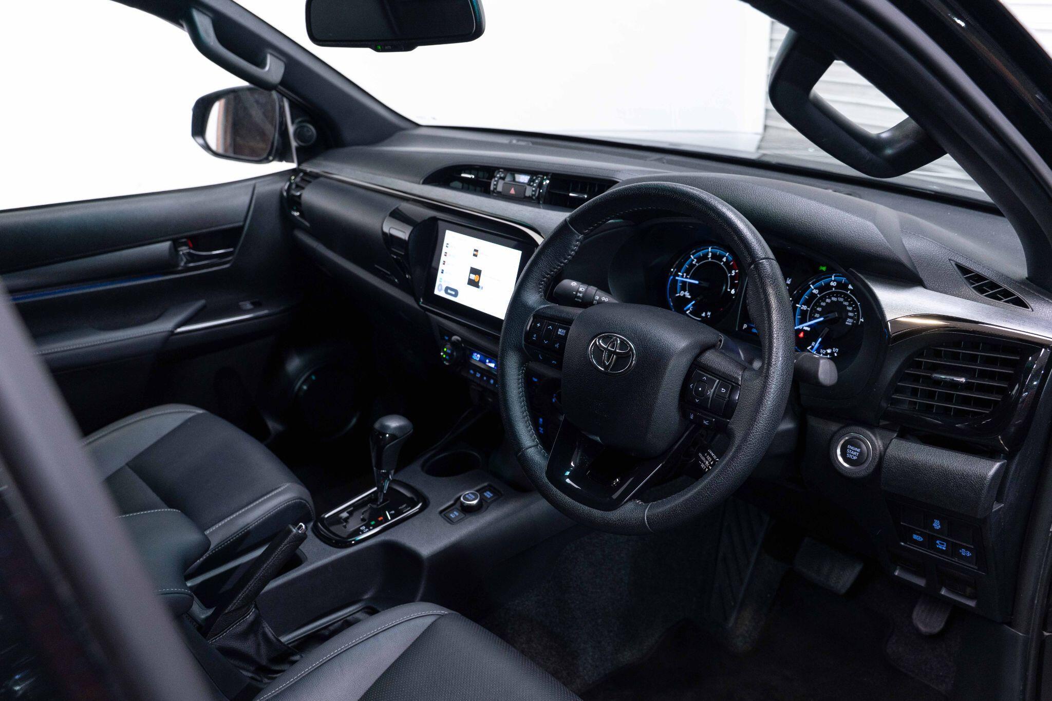 Toyota Hilux - Image 20
