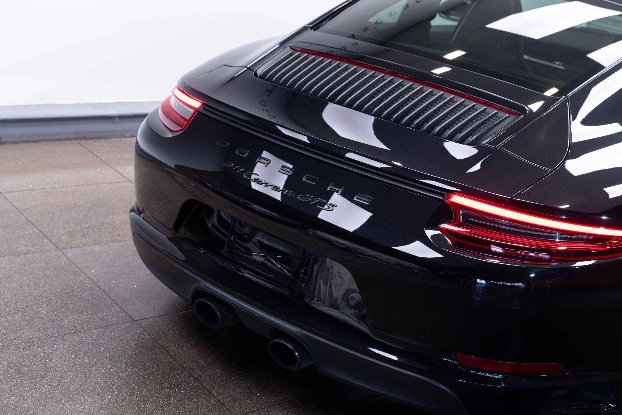 Porsche 911 - Image 5