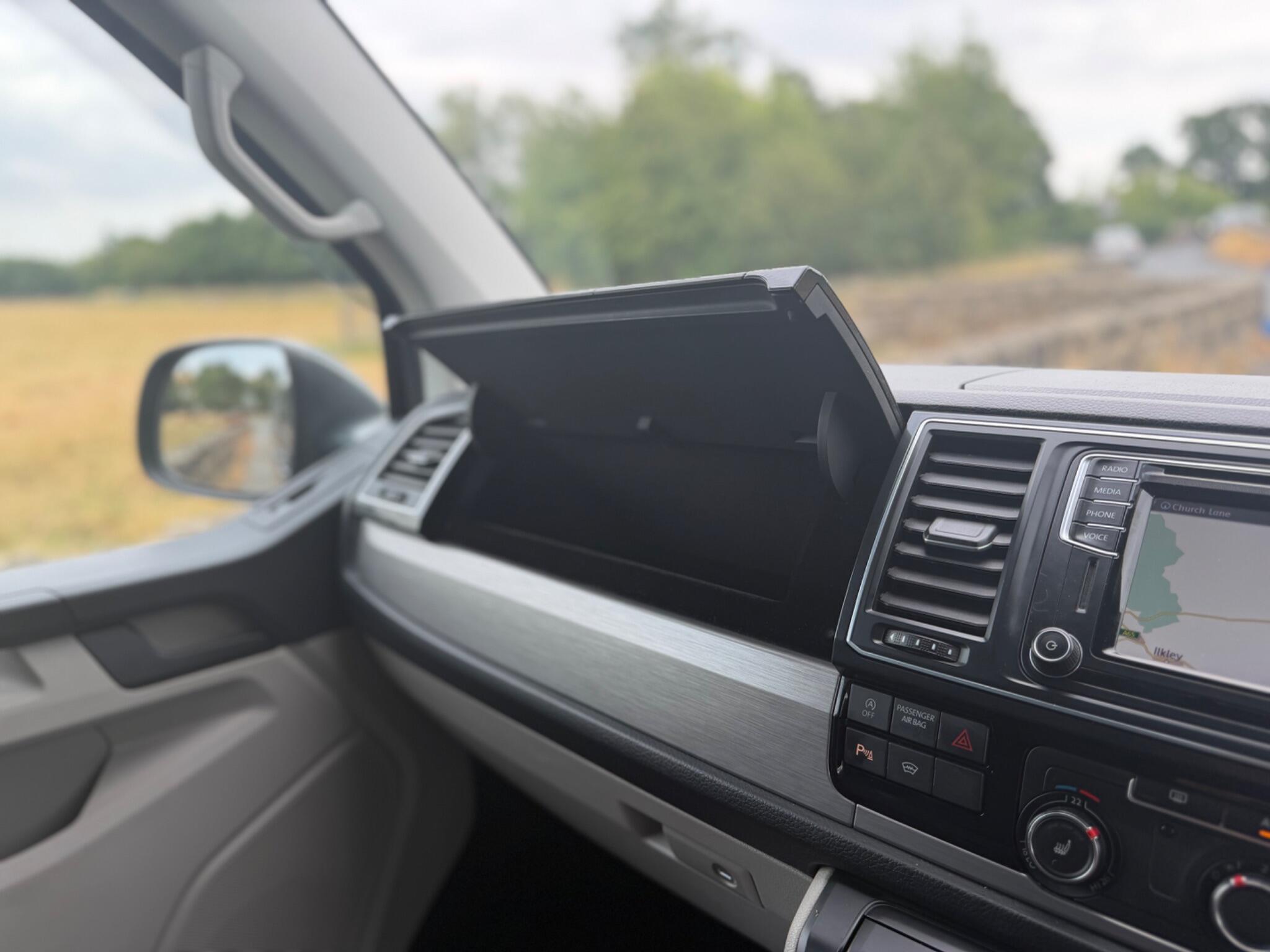 Volkswagen Transporter - Image 17