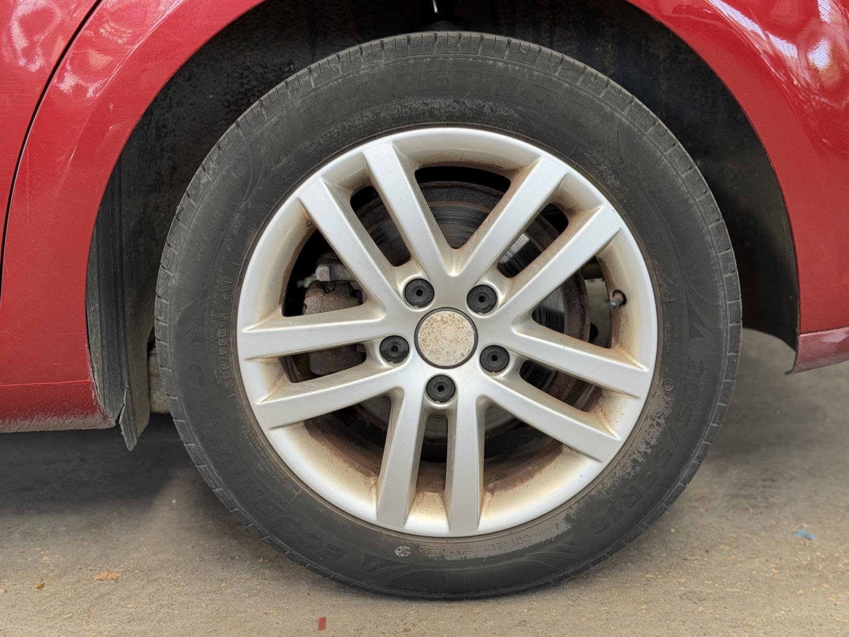 Volkswagen Touran - Image 16