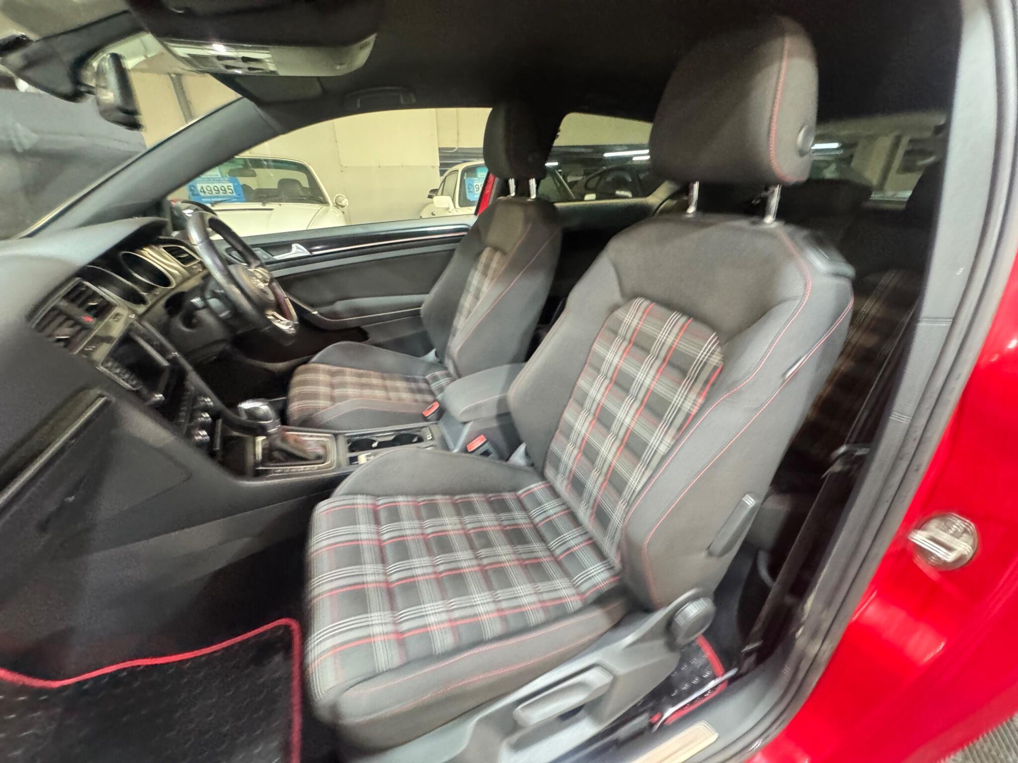 Volkswagen Golf - Image 10