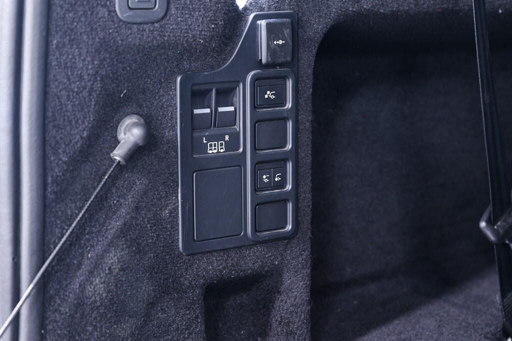 Land Rover Discovery - Image 32