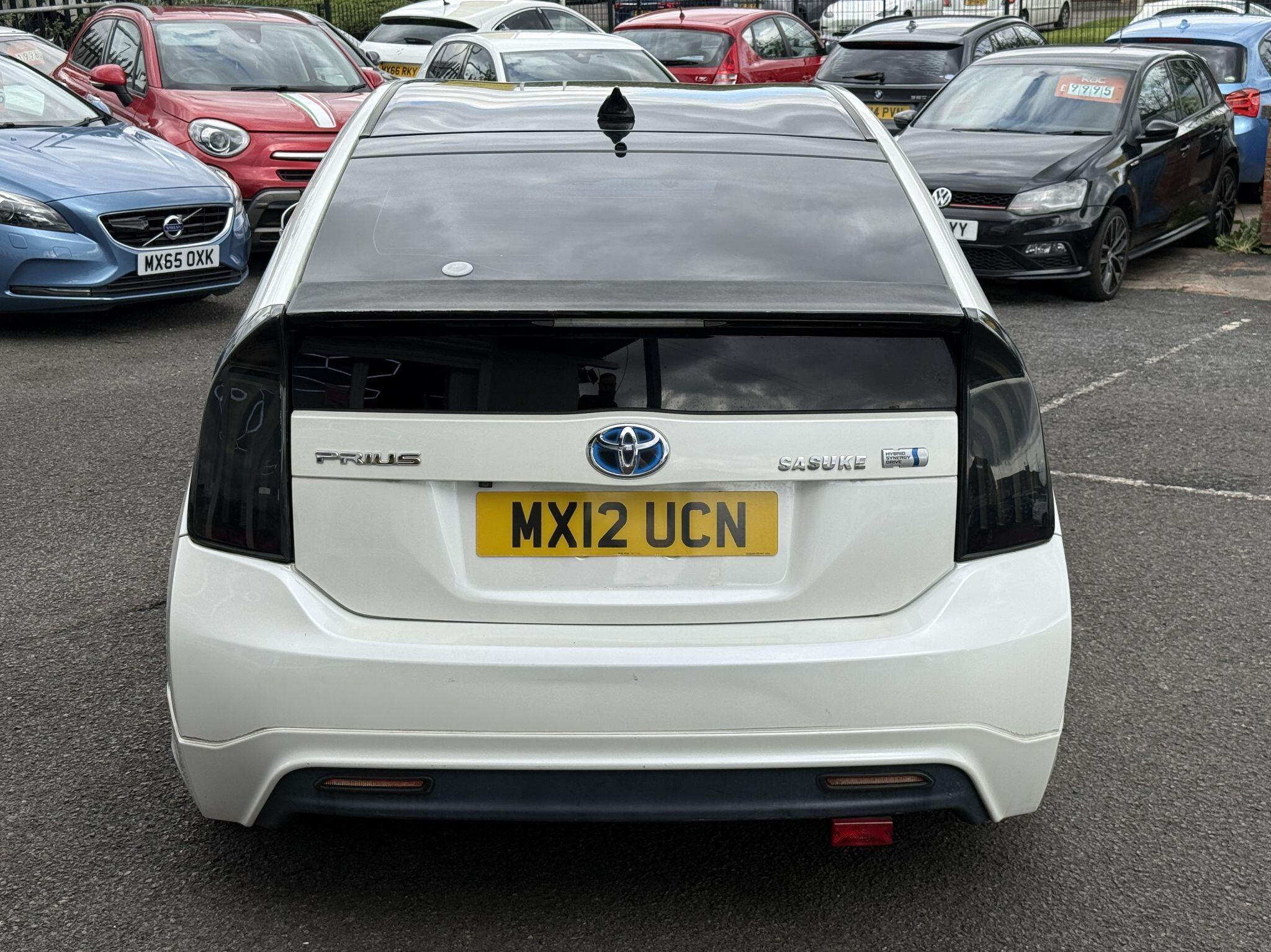 Toyota Prius - Image 12