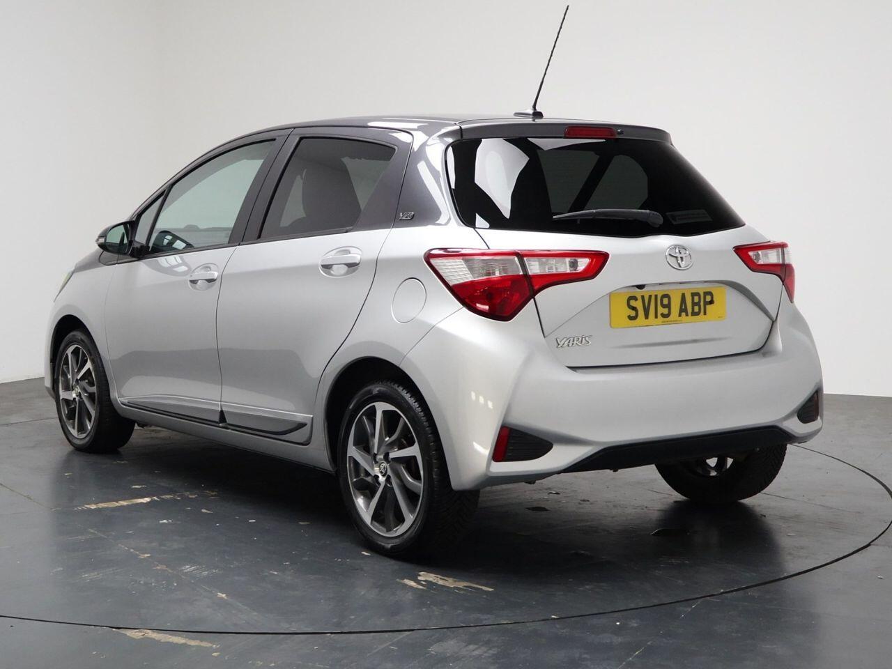 Toyota Yaris - Image 9