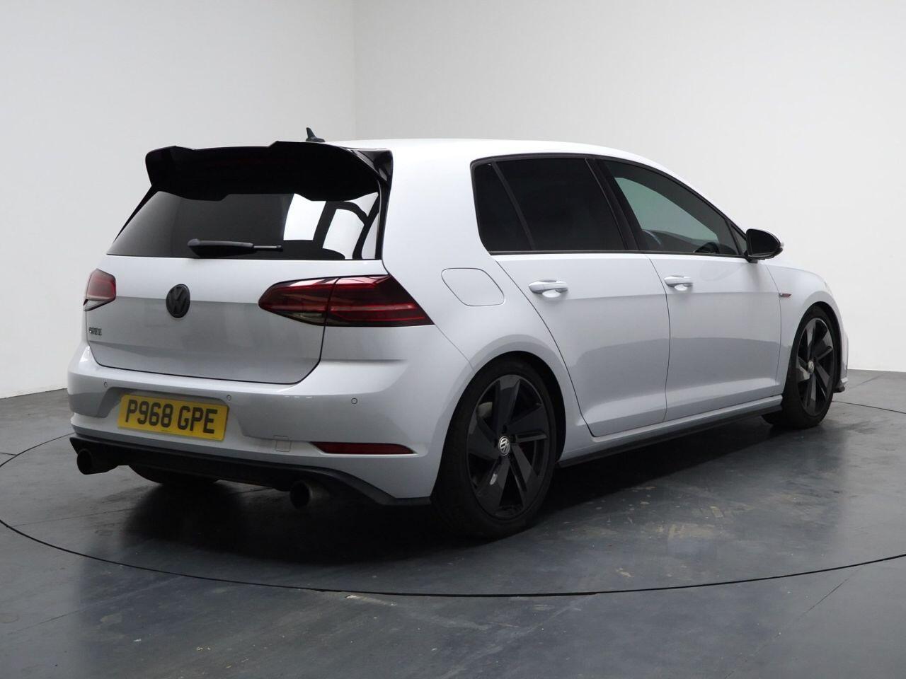 Volkswagen Golf - Image 12
