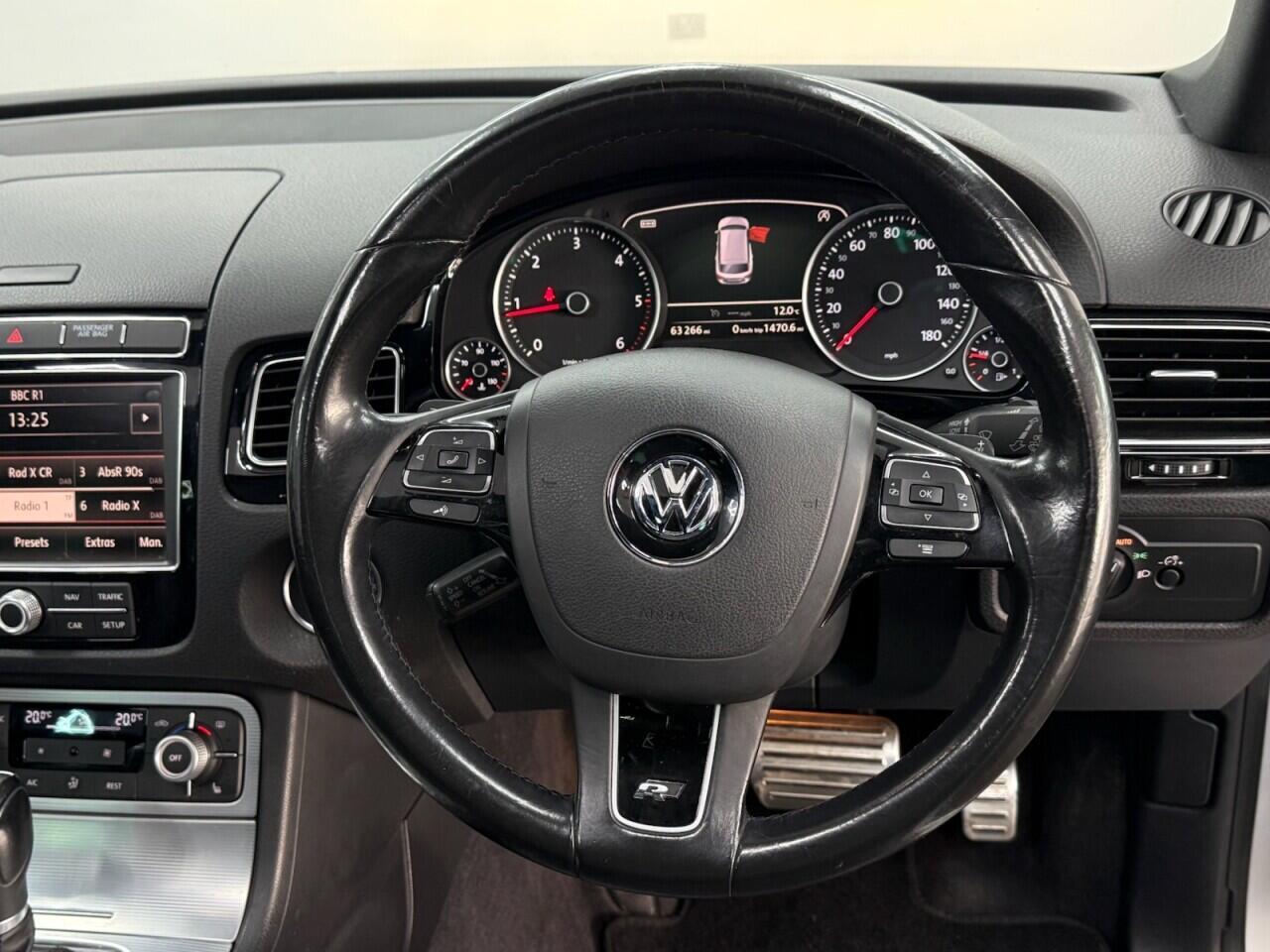 Volkswagen Touareg - Image 15
