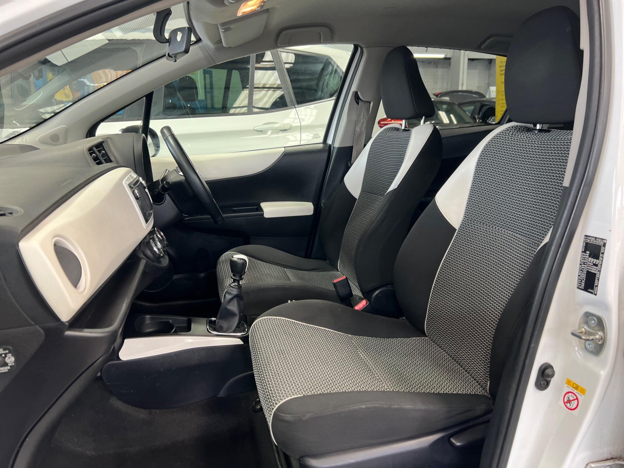 Toyota Yaris - Image 28