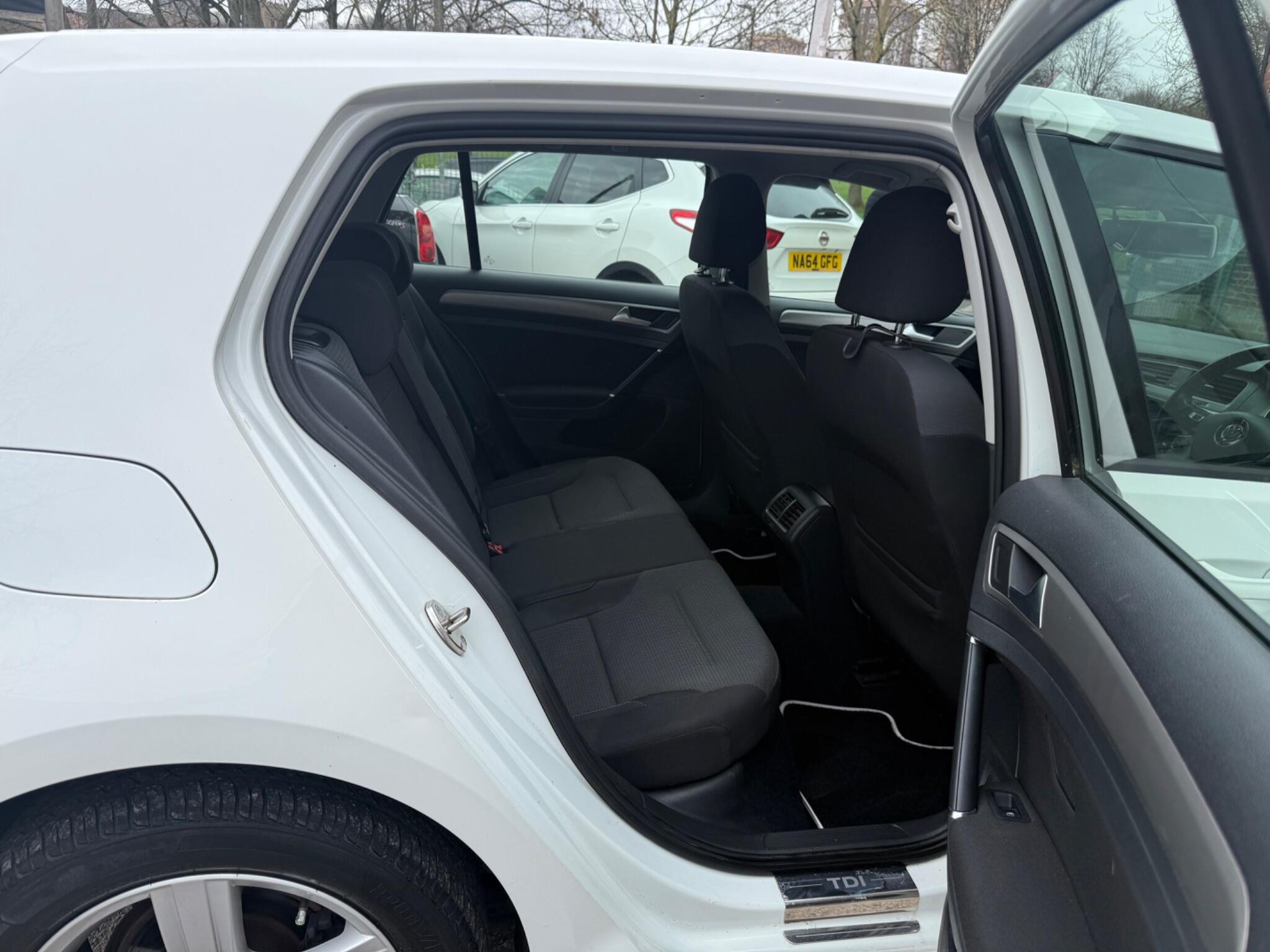 Volkswagen Golf - Image 21