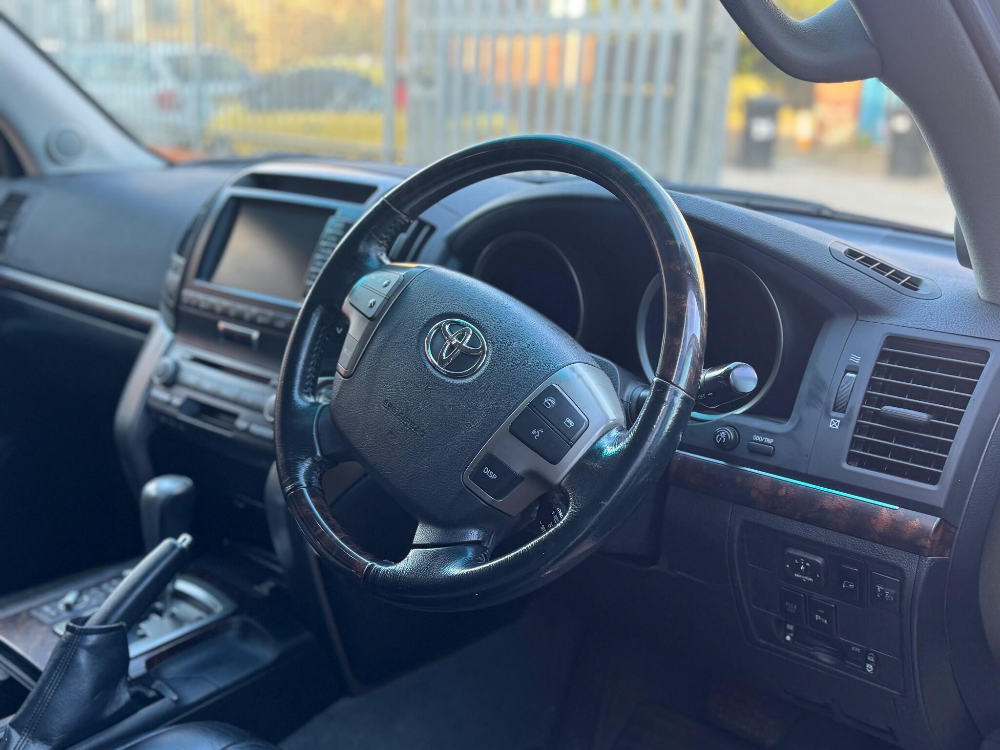 Toyota Land Cruiser - Image 28