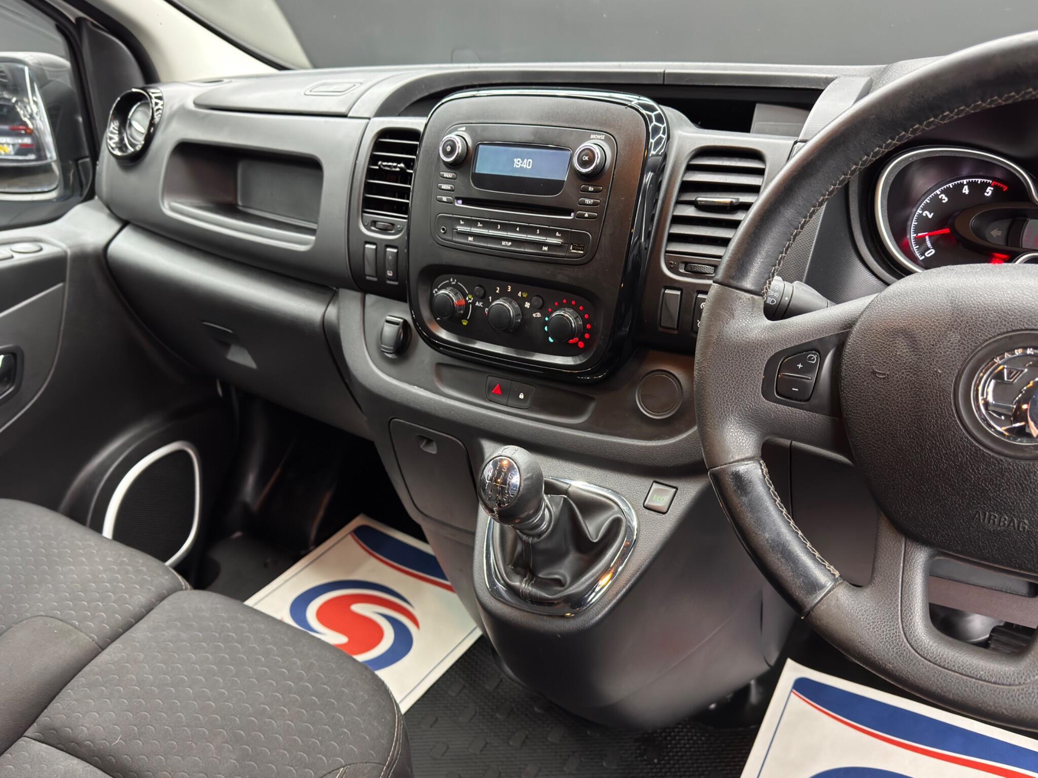 Vauxhall Vivaro - Image 21