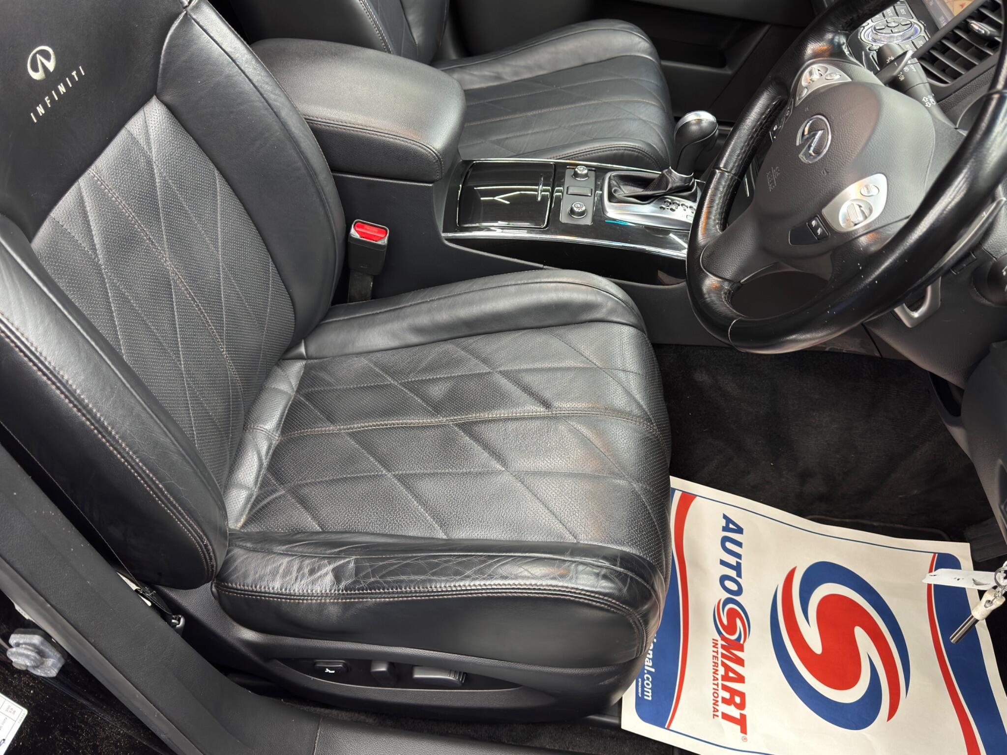 Infiniti QX70 - Image 13