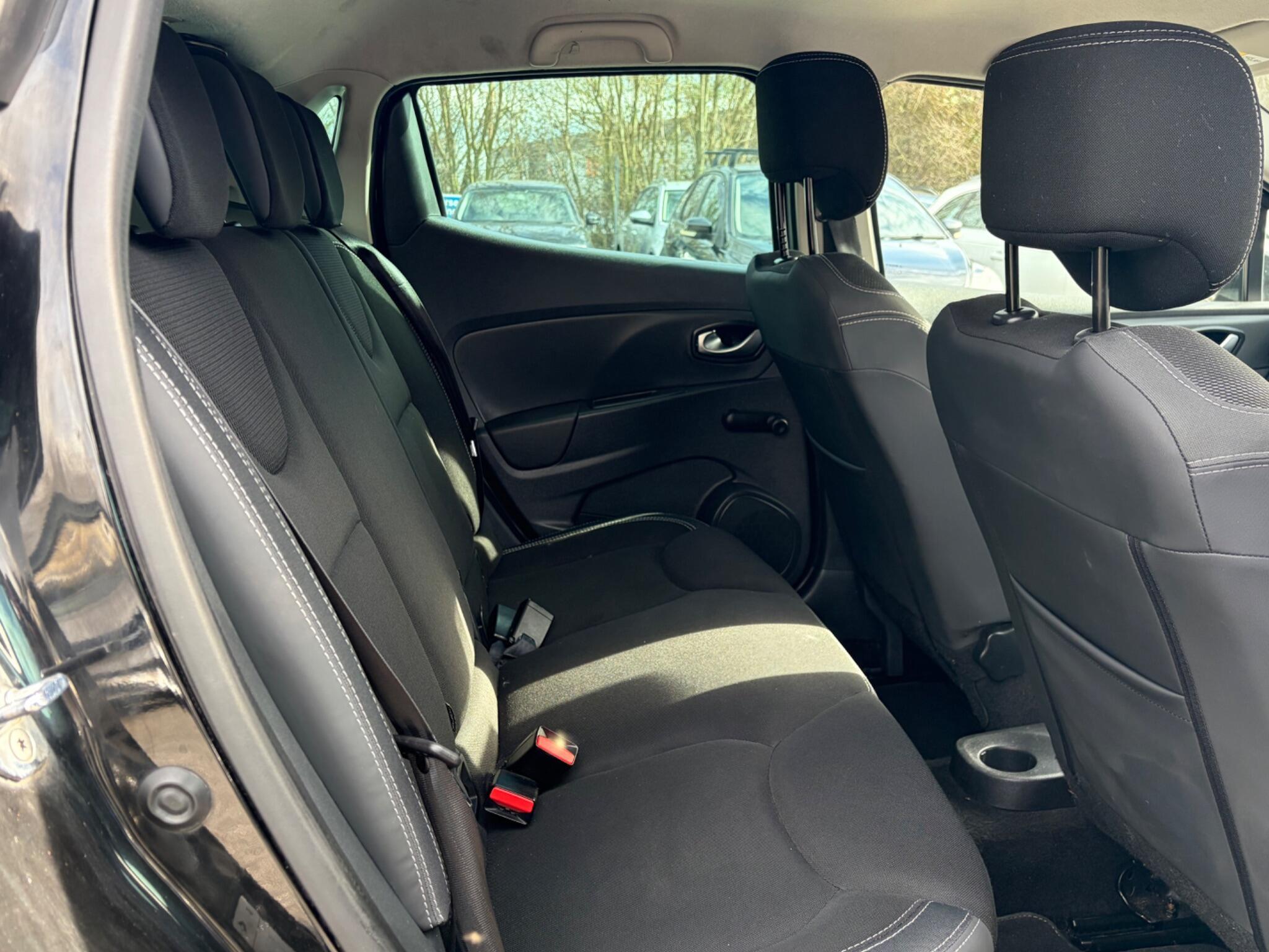 Renault Clio - Image 19