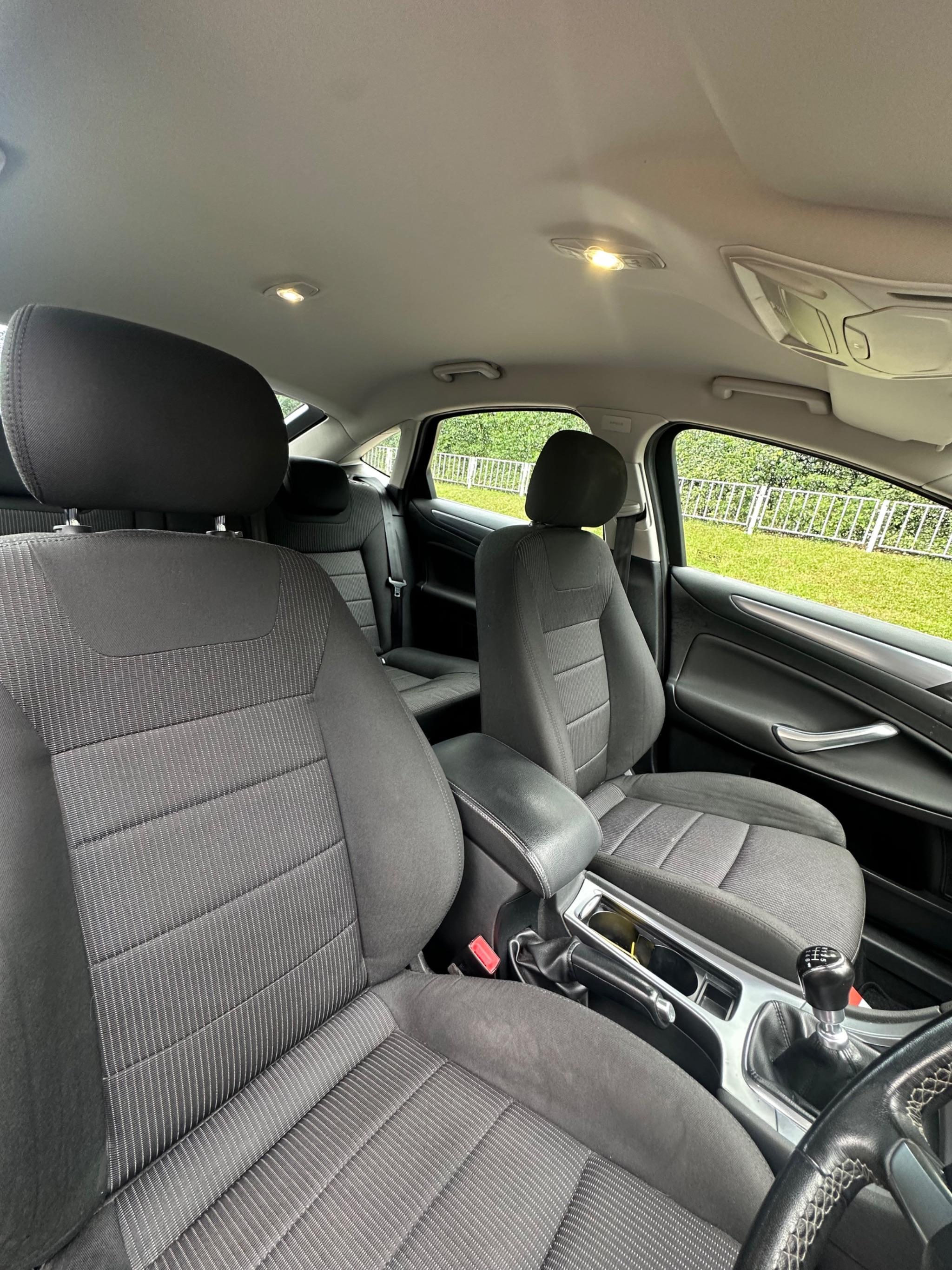 Ford Mondeo - Image 20