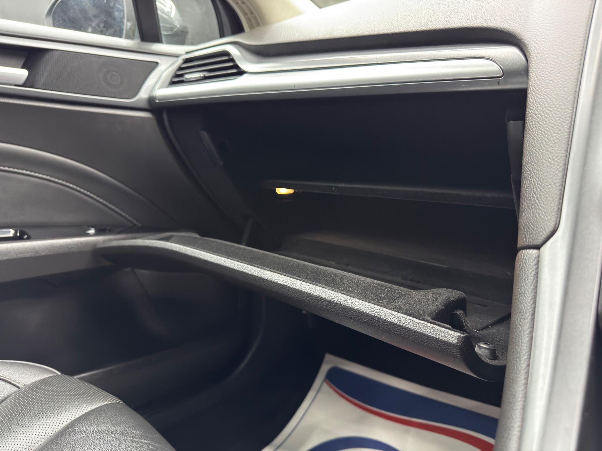 Ford Mondeo - Image 38