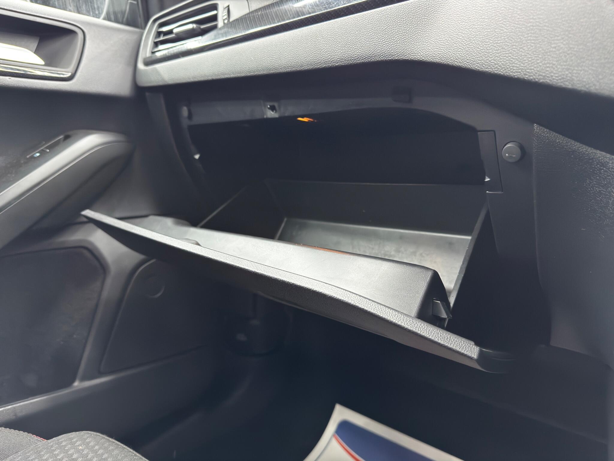 Ford Focus - Image 36
