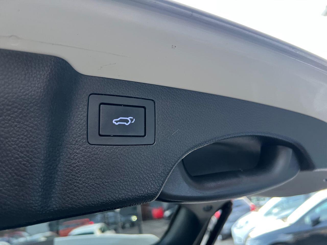 Hyundai Santa Fe - Image 19