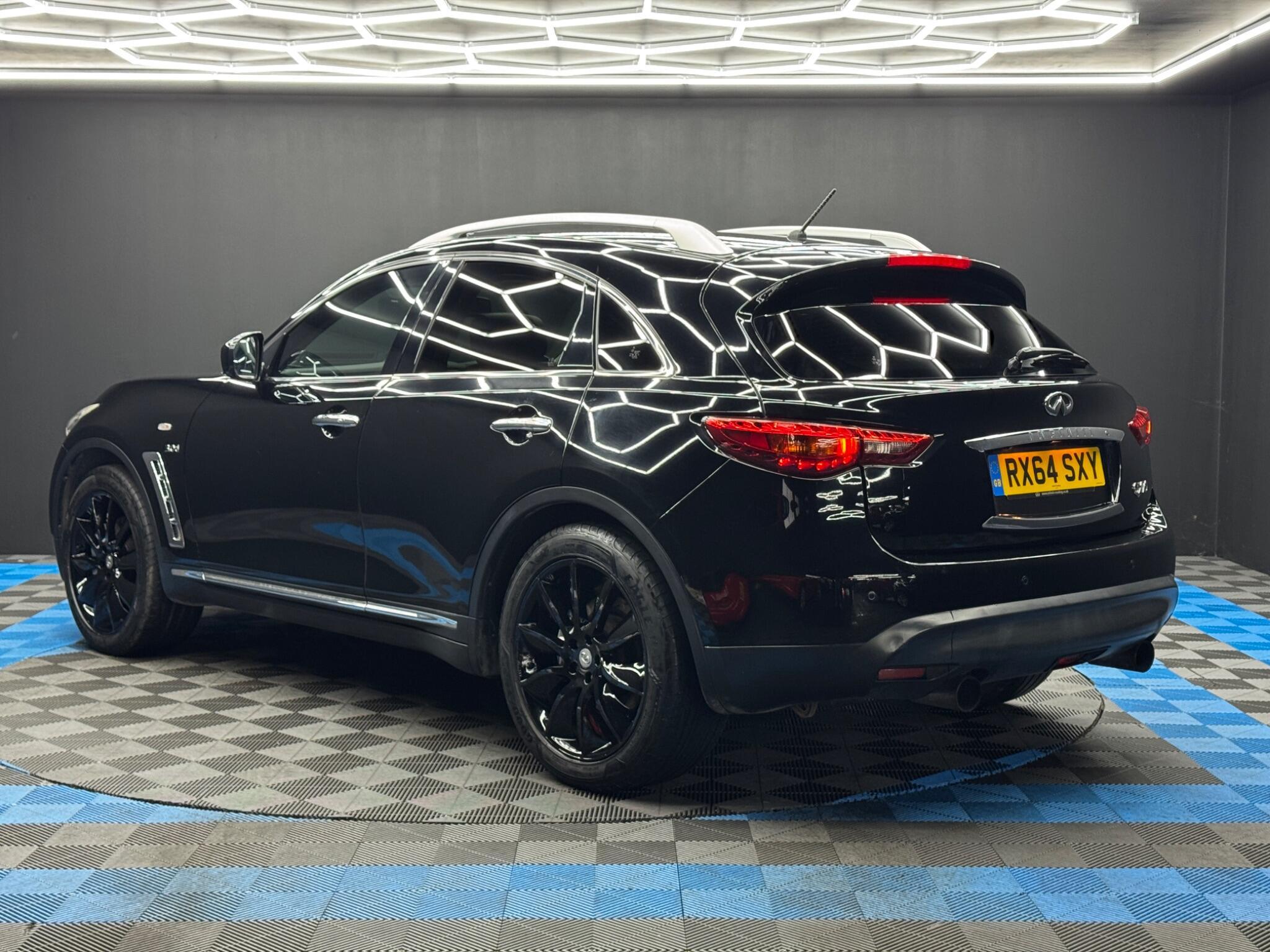 Infiniti QX70 - Image 7