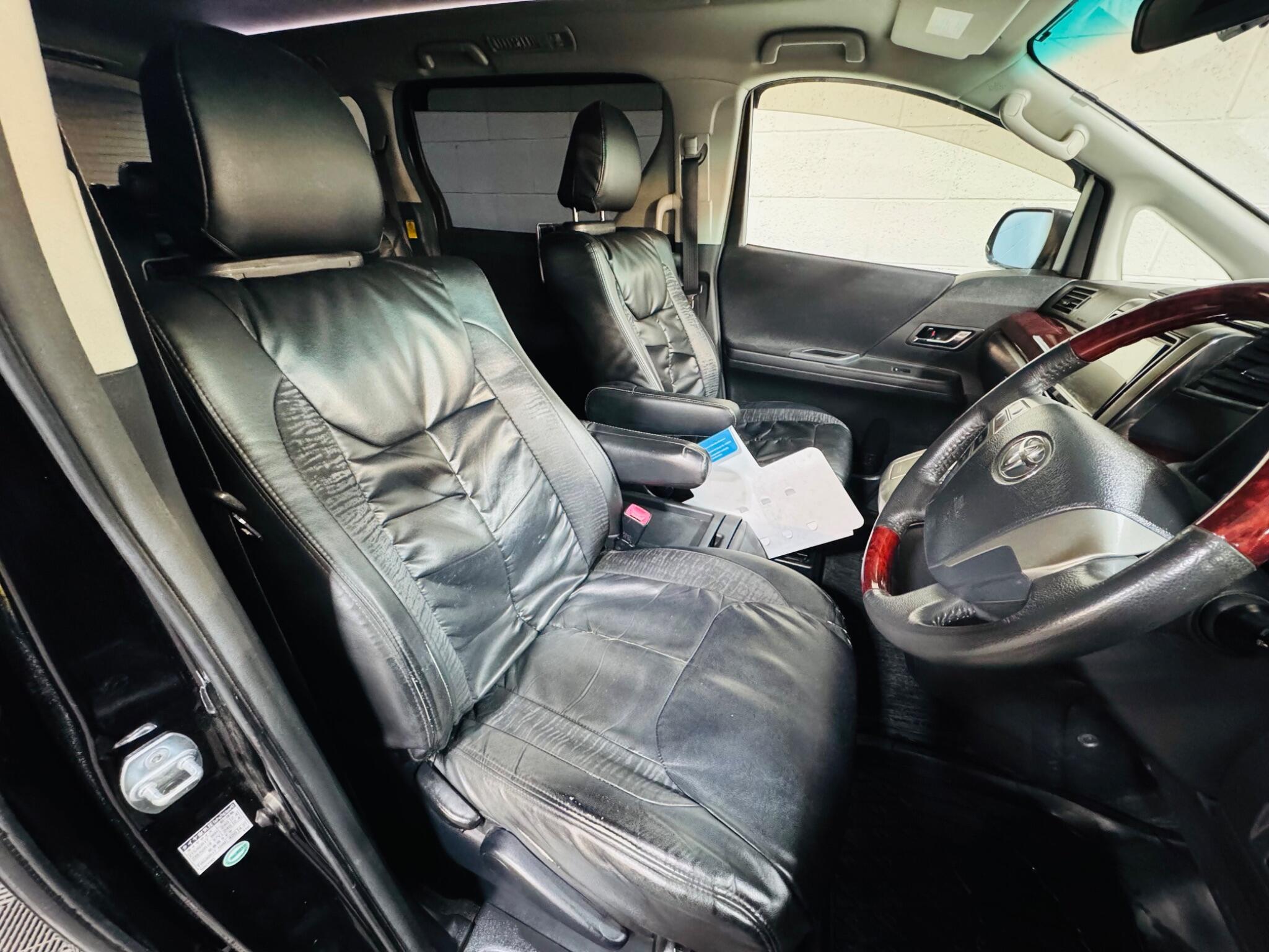 Toyota Vellfire - Image 8