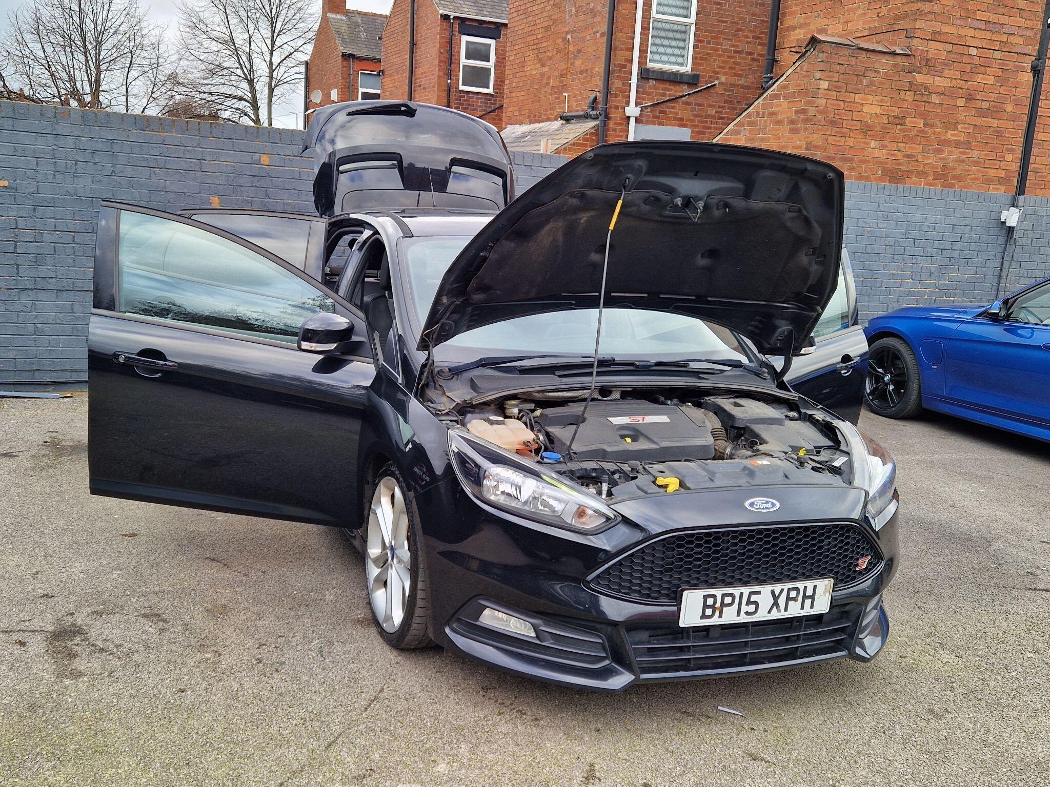 Ford Focus - Image 12