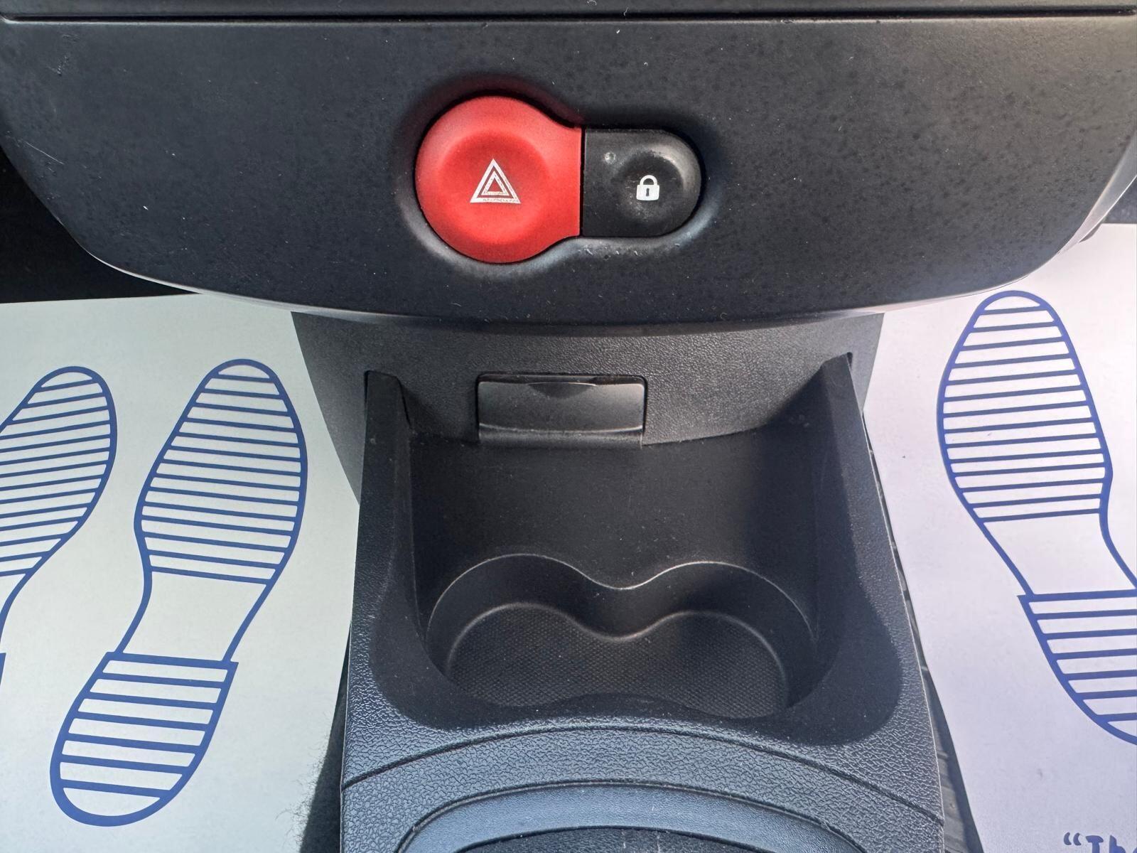 Renault Clio - Image 38