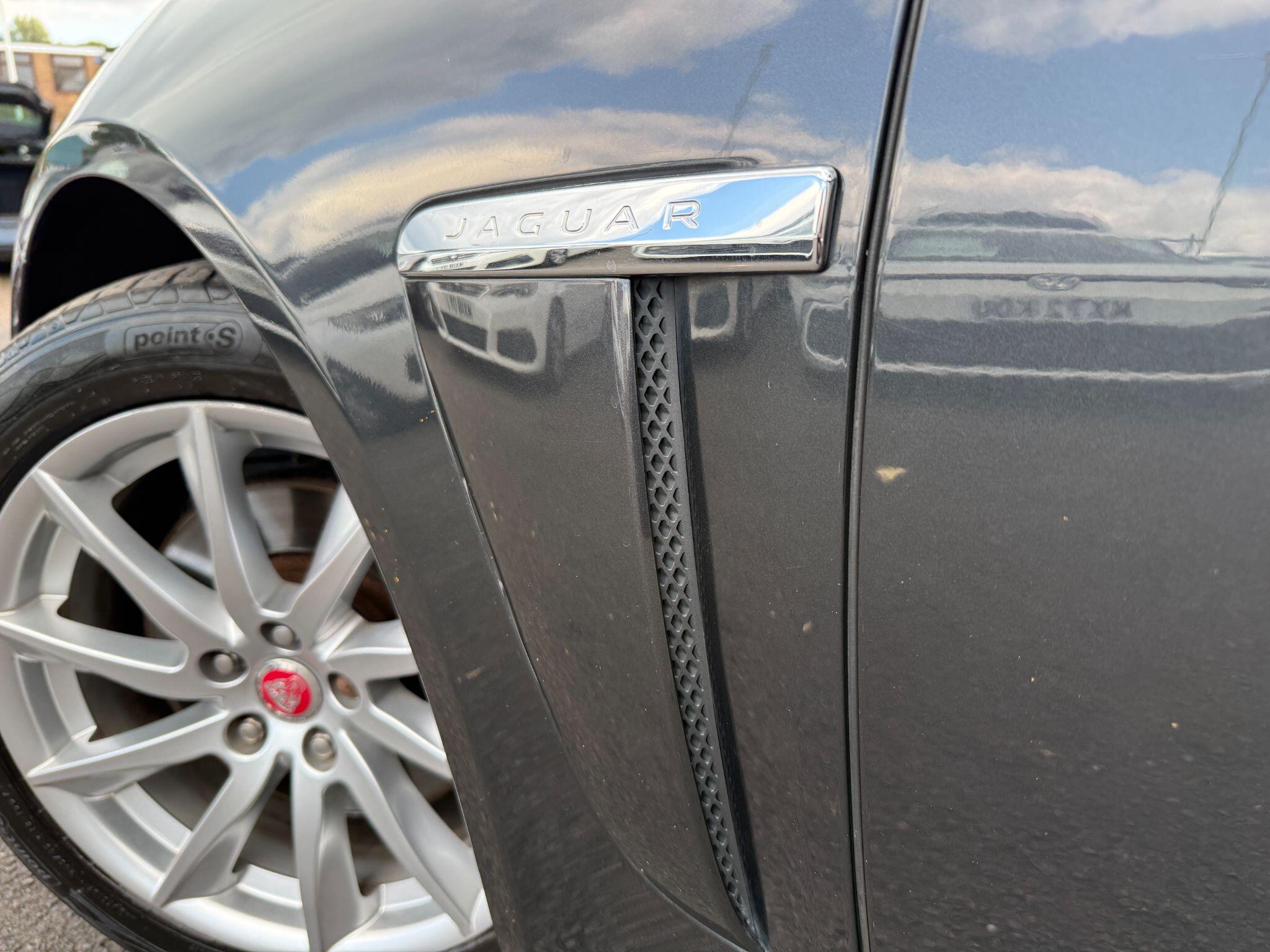 Jaguar XF - Image 18