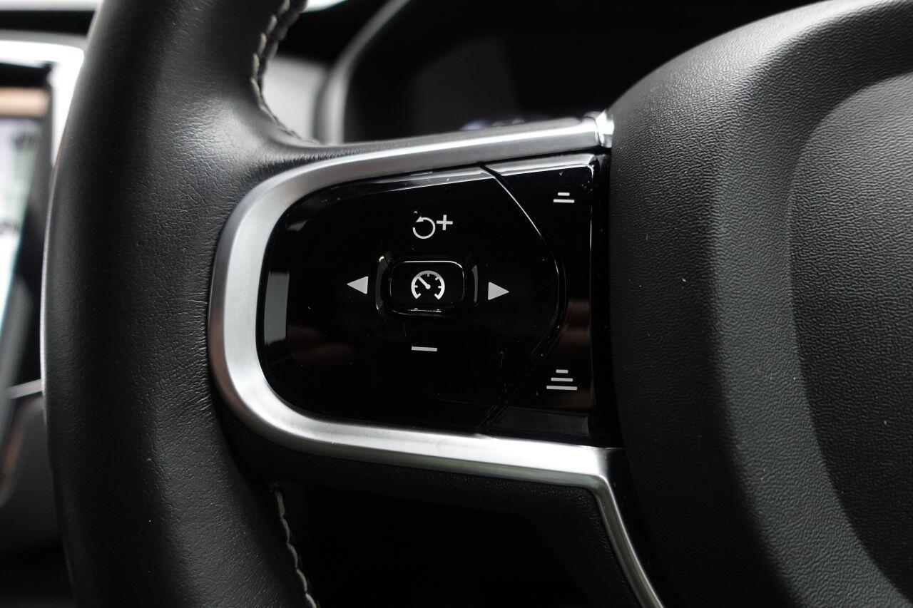 Volvo XC90 - Image 48