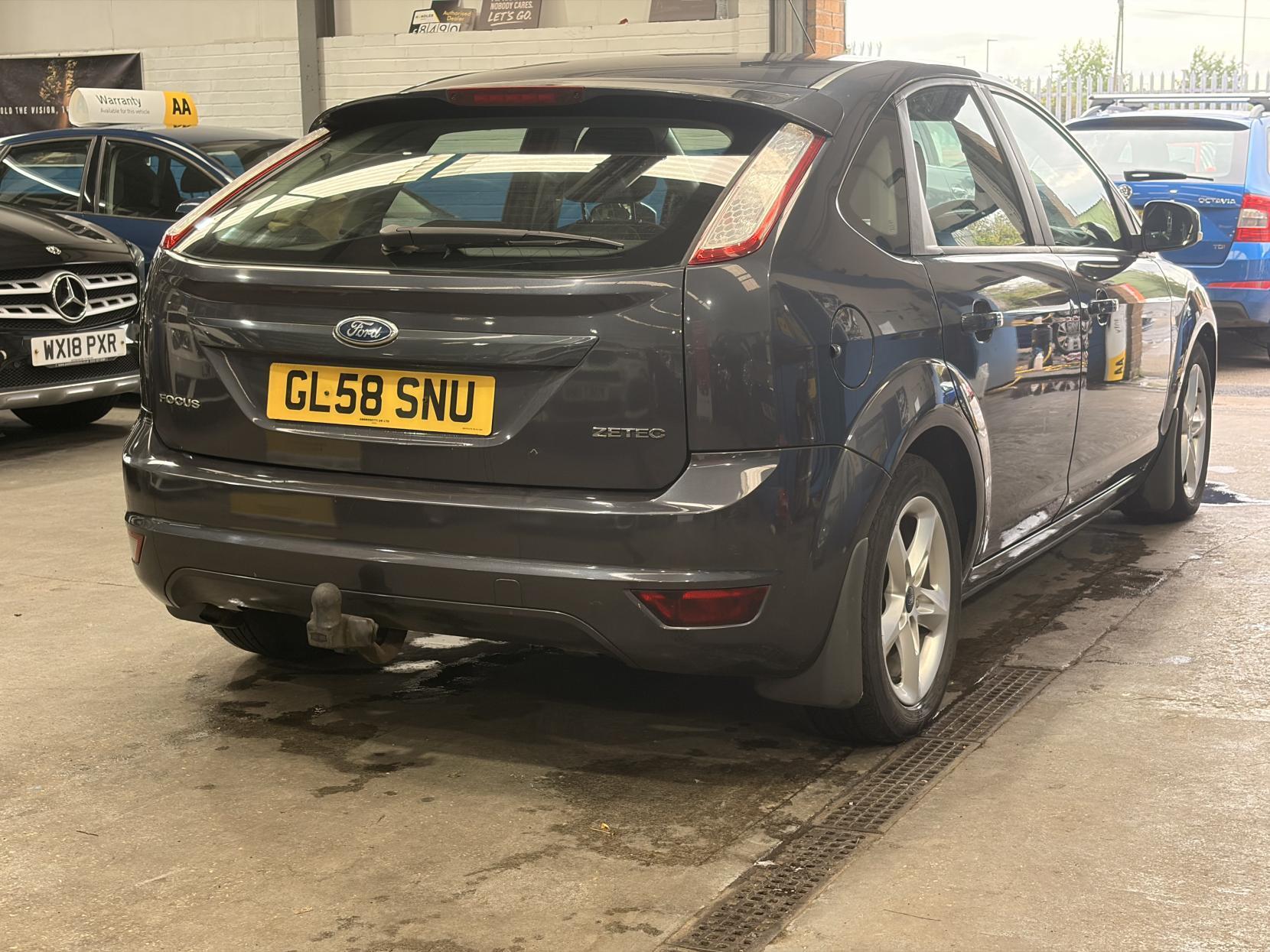 Ford Focus - Image 13