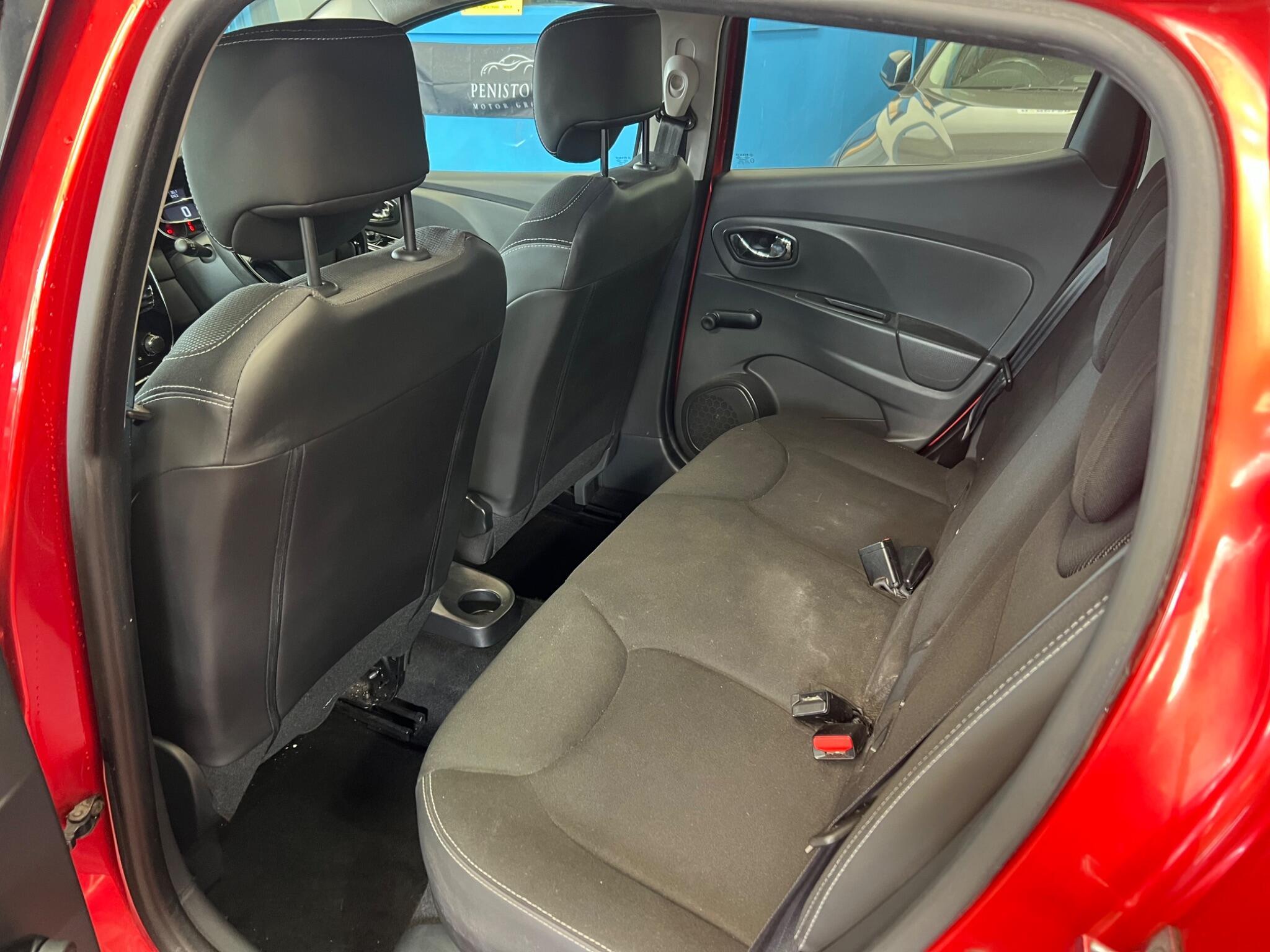 Renault Clio - Image 18