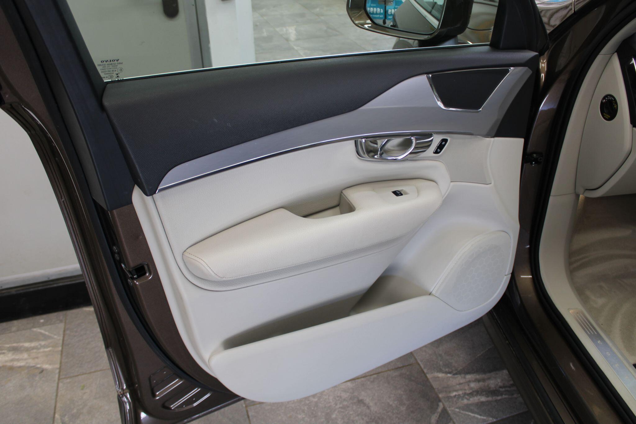 Volvo XC90 - Image 31