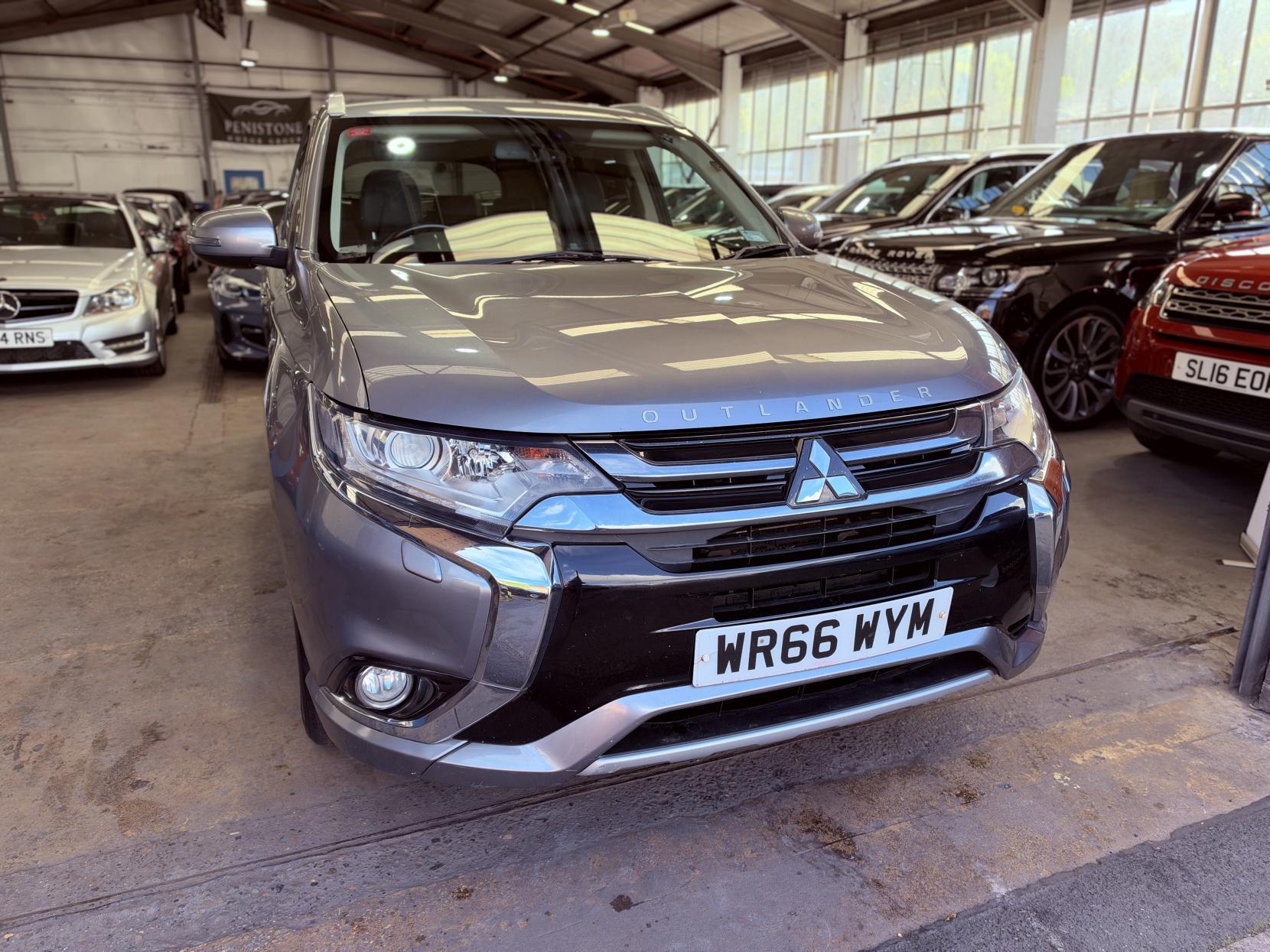 Mitsubishi Outlander - Image 2
