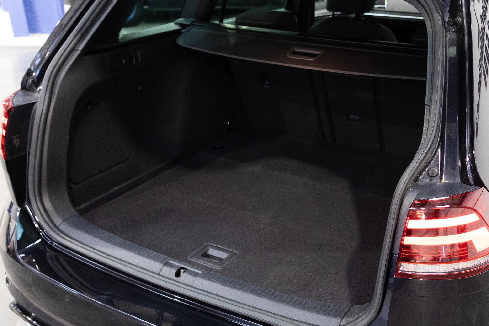 Volkswagen Golf - Image 10