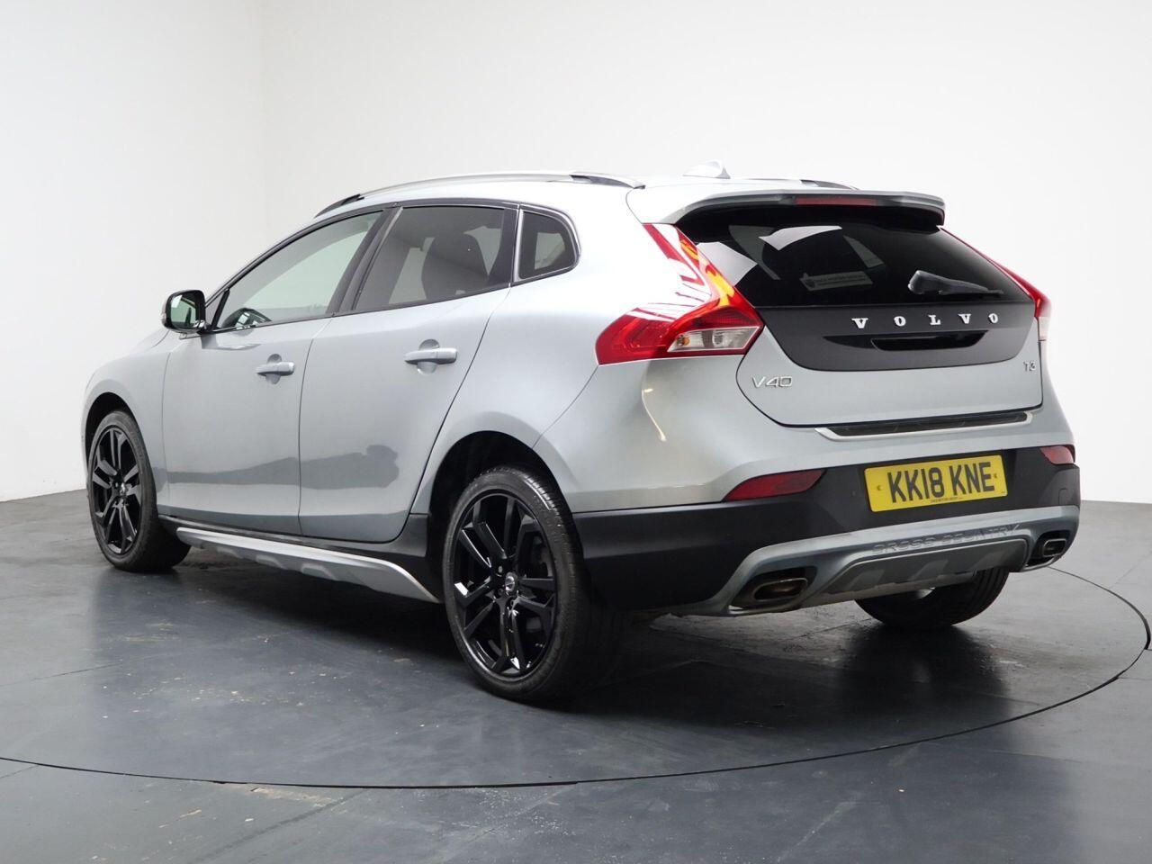 Volvo V40 CROSS COUNTRY - Image 9