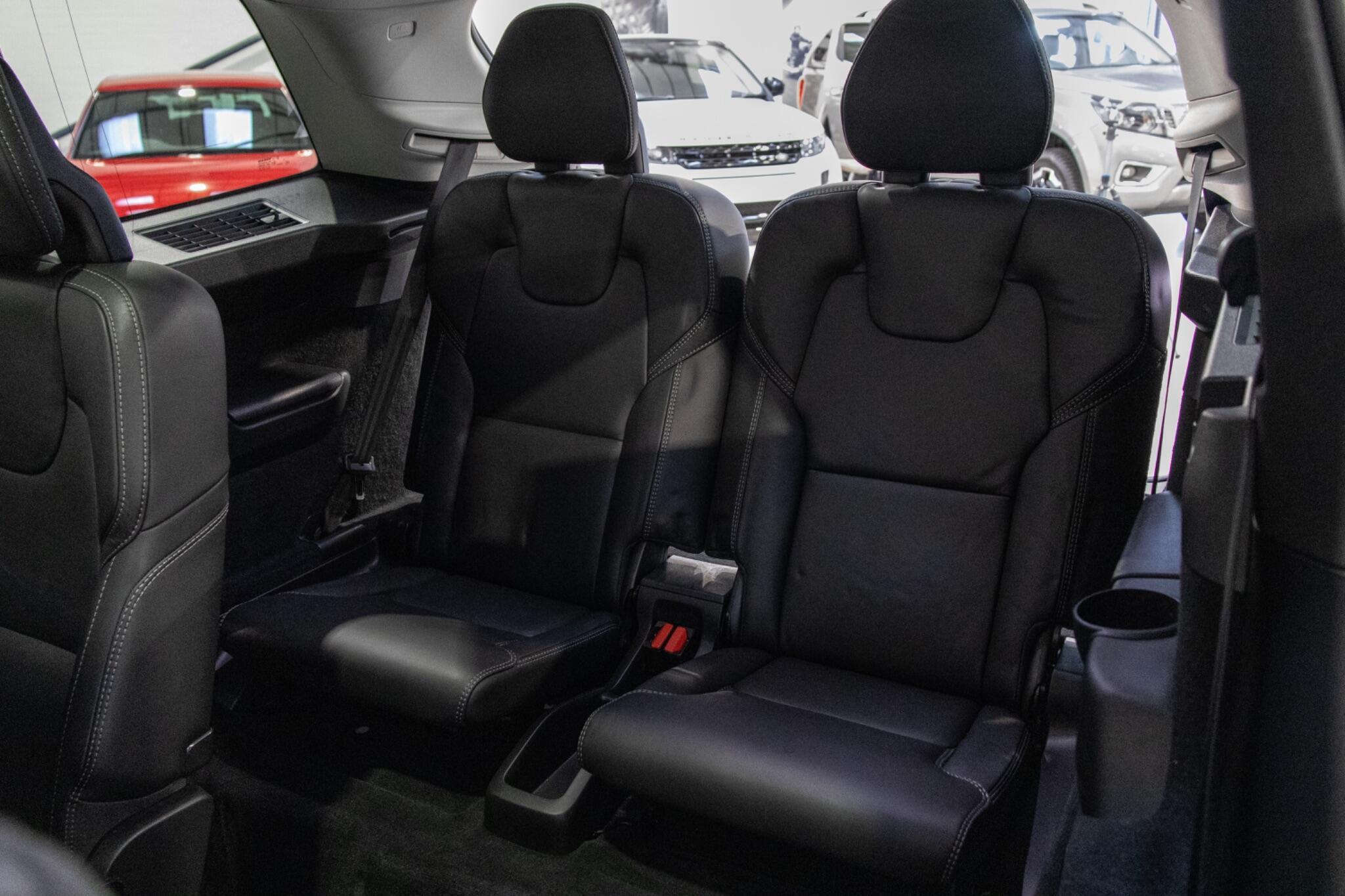Volvo XC90 - Image 11